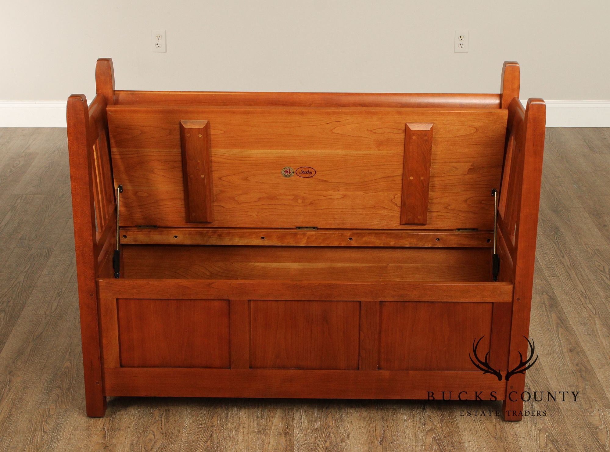 Stickley Mission Collection Cherry Gus Storage Settle