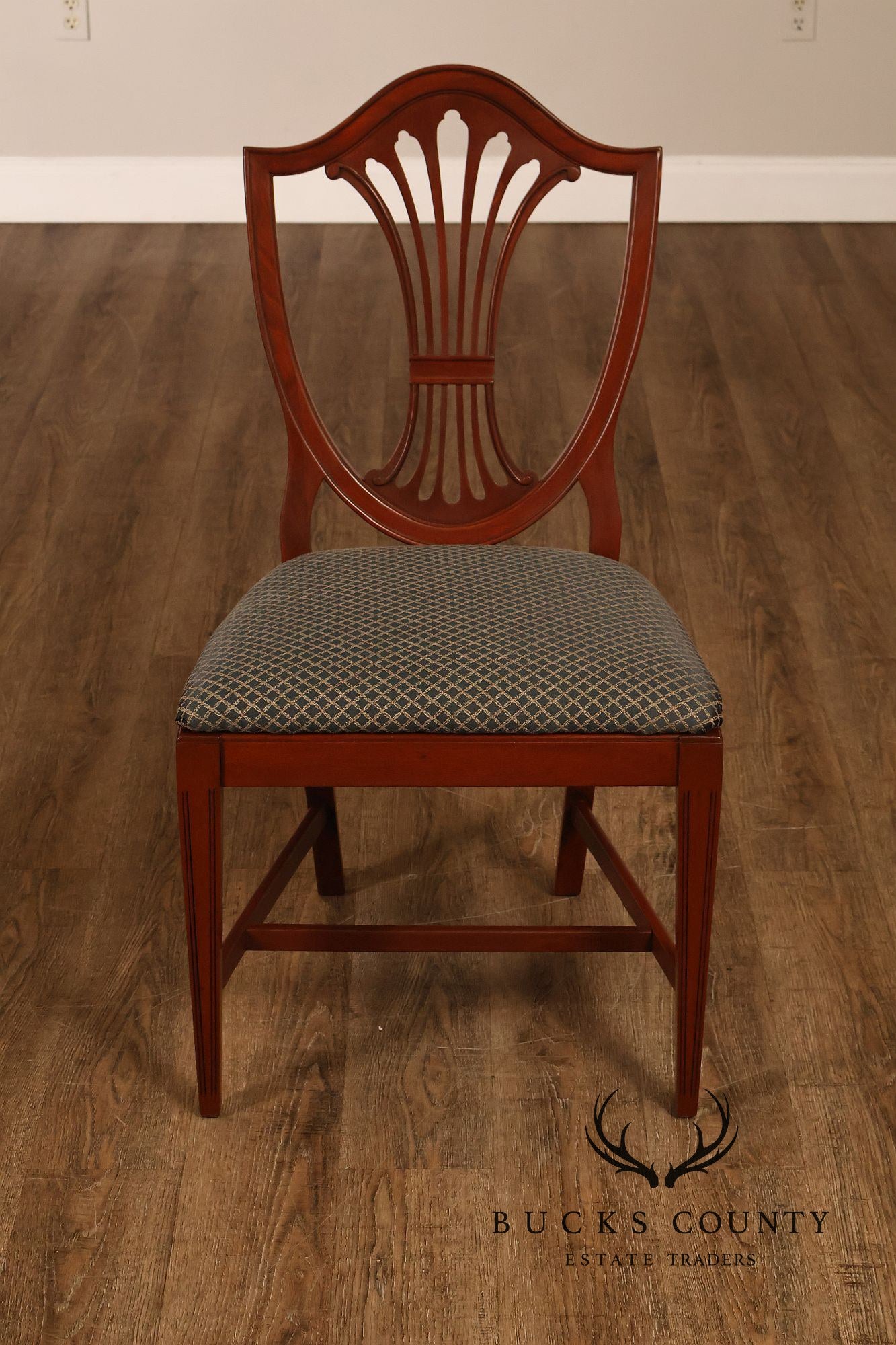 Hepplewhite Style Vintage 1940's Set of 6 Mahogany Shield Back Dining Chairs