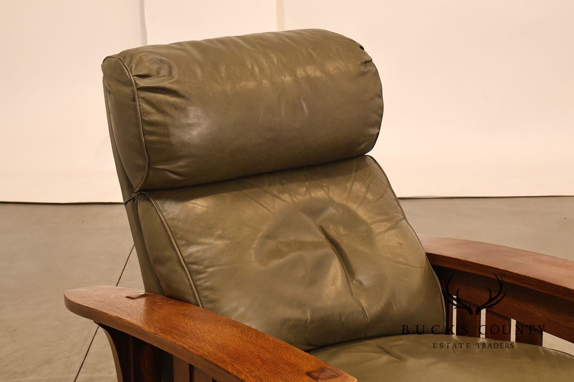 Stickley Mission Collection Oak Bustle Back Bow Arm Morris Recliner