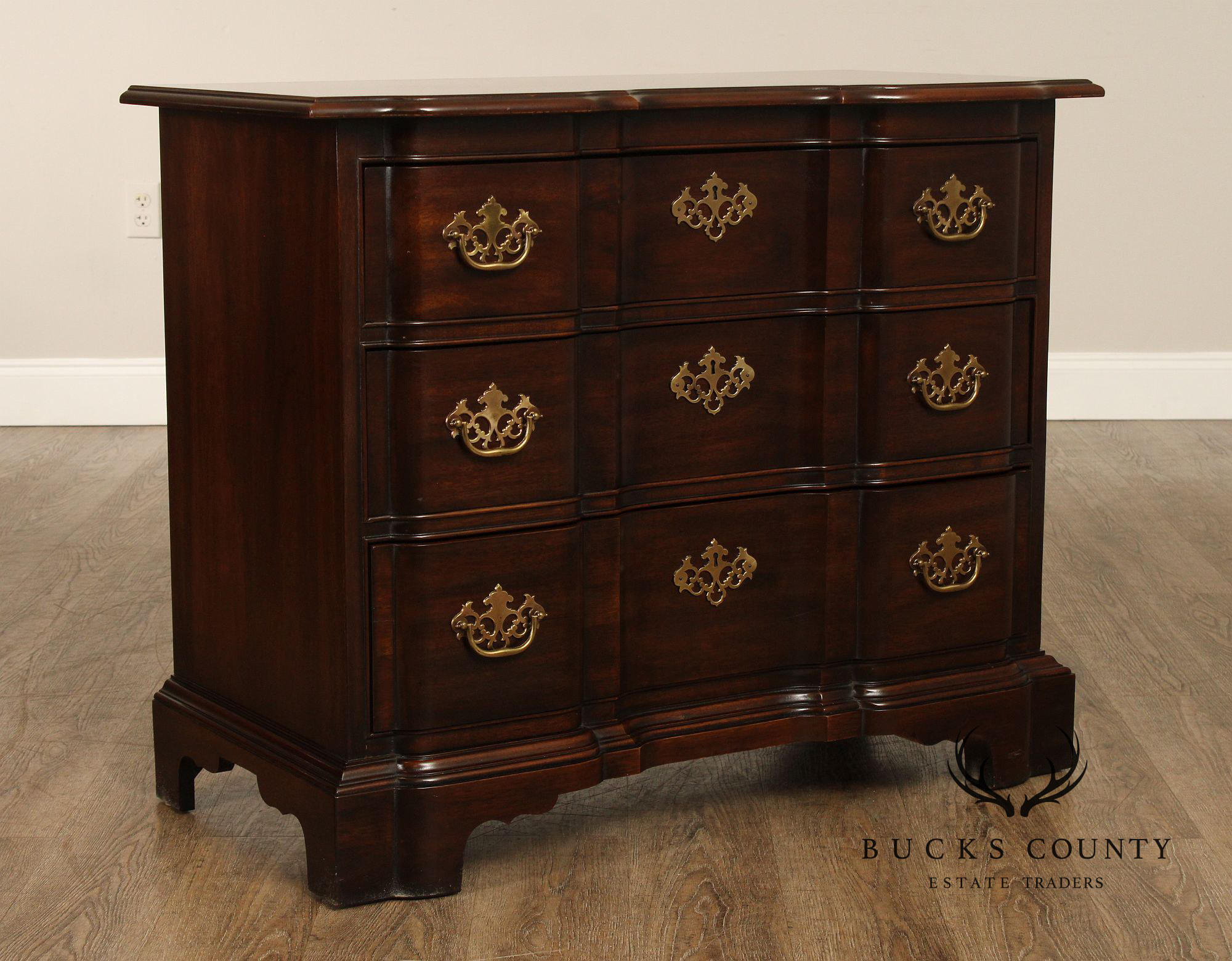 Drexel '18th Century Classics' Mahogany Blockfront Chest