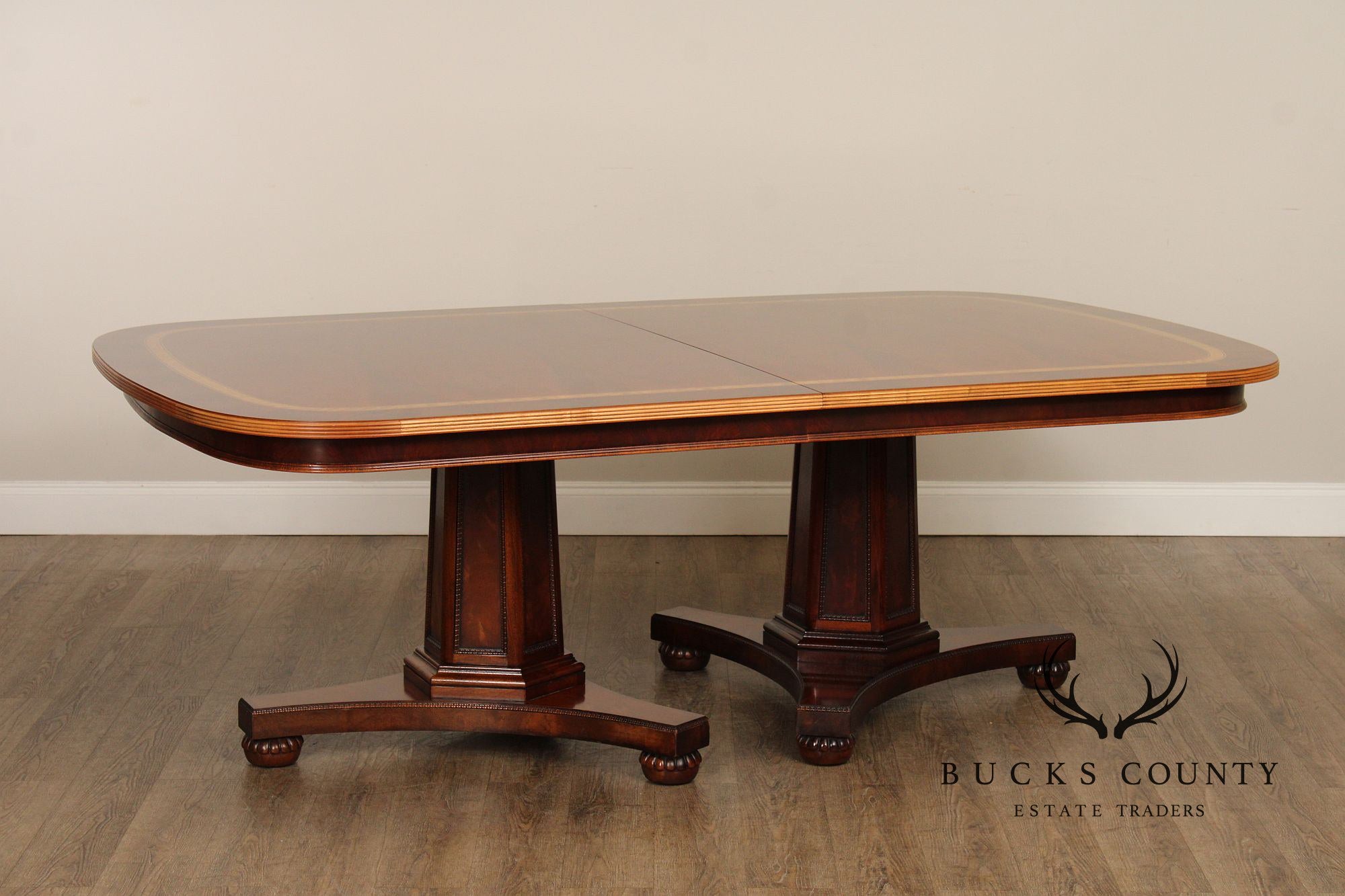 Henredon Historic Natchez Collectiom Banded Mahogany Extendable Dining Table