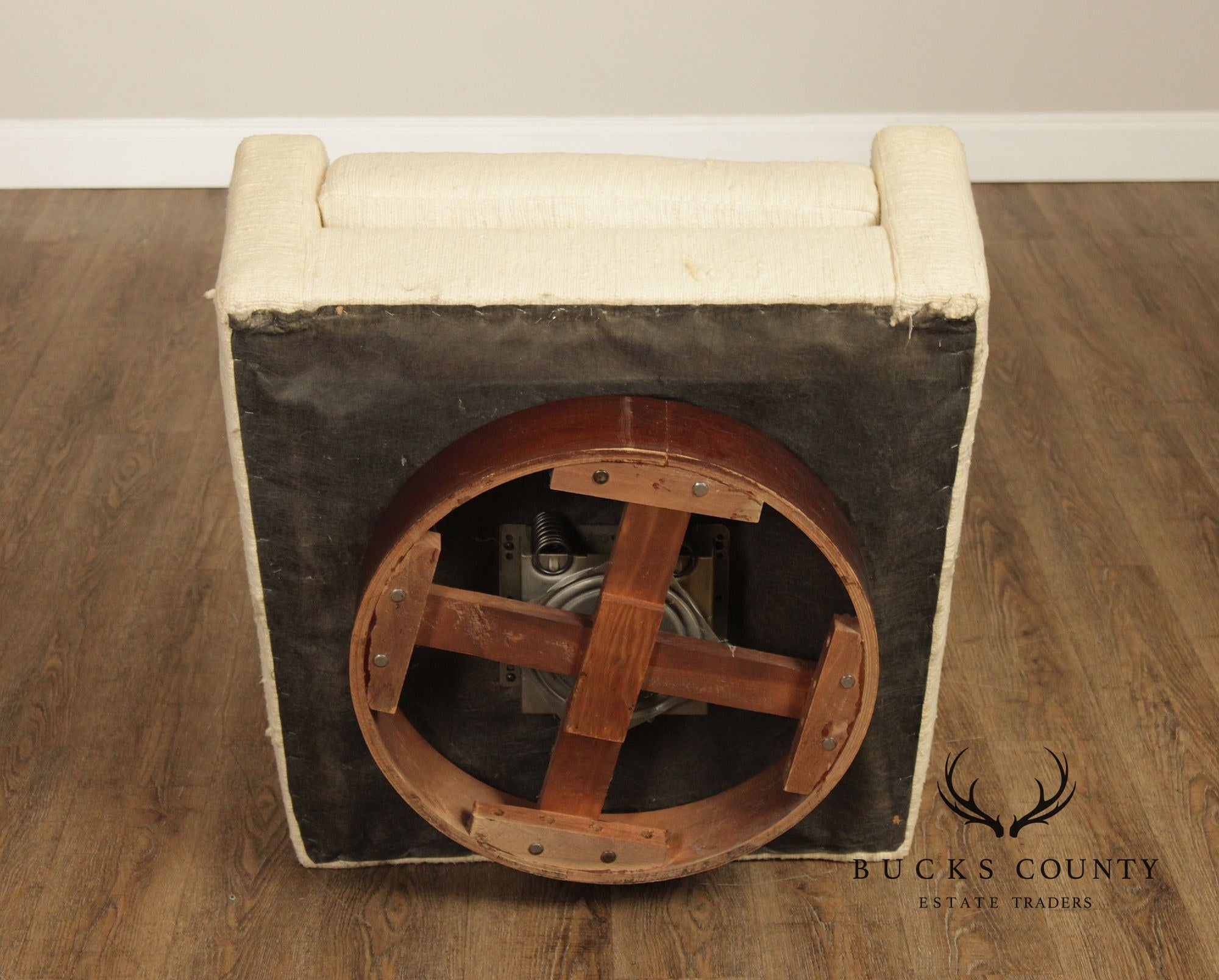 Selig Mid Century Modern Swivel Lounge Chair