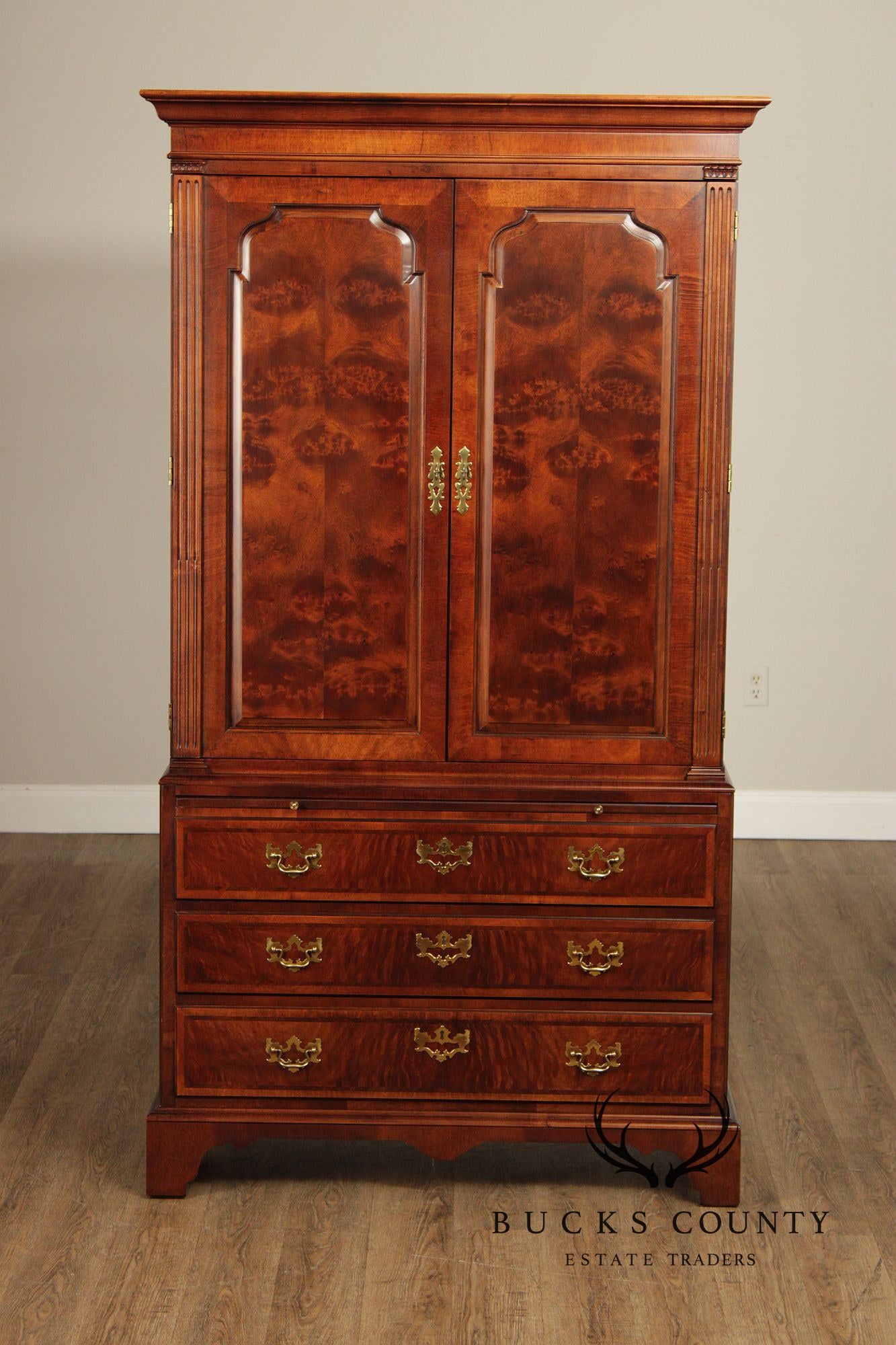 Henredon Aston Court Collection Mahogany Chippendale Bedroom Armoire Cabinet