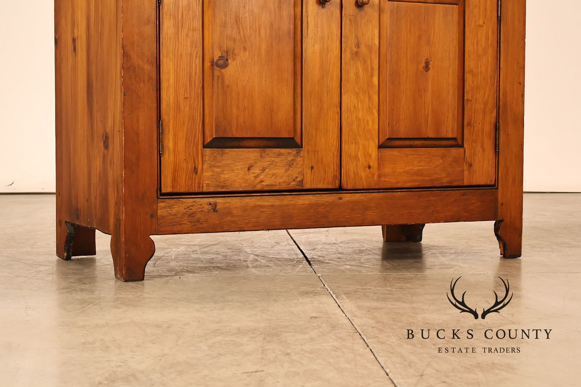 William Draper Cabinetmaker Rustic Country Pine Four Door Cupboard