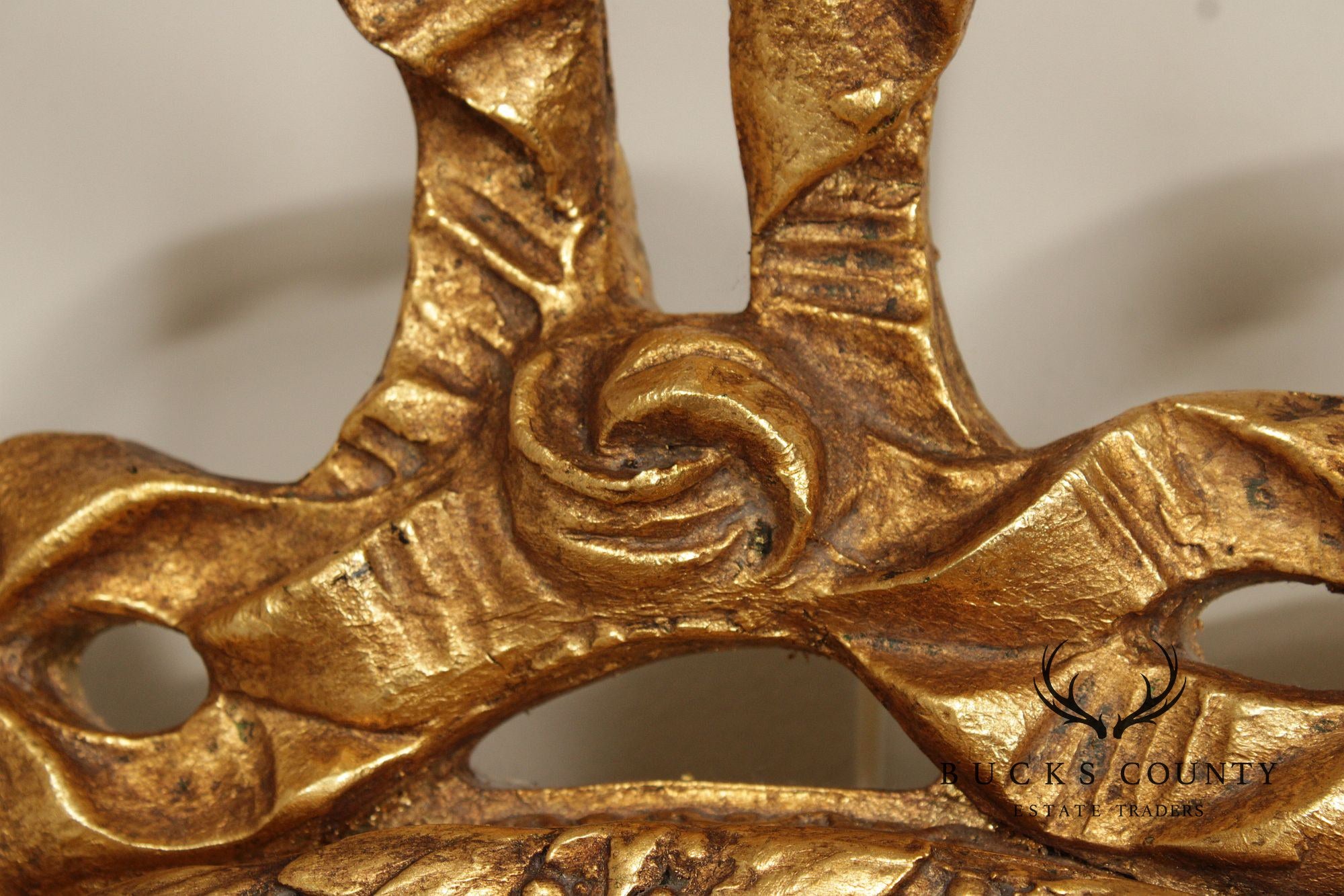 Friedman Brothers 'The Leonia' Giltwood Oval Wall Mirror