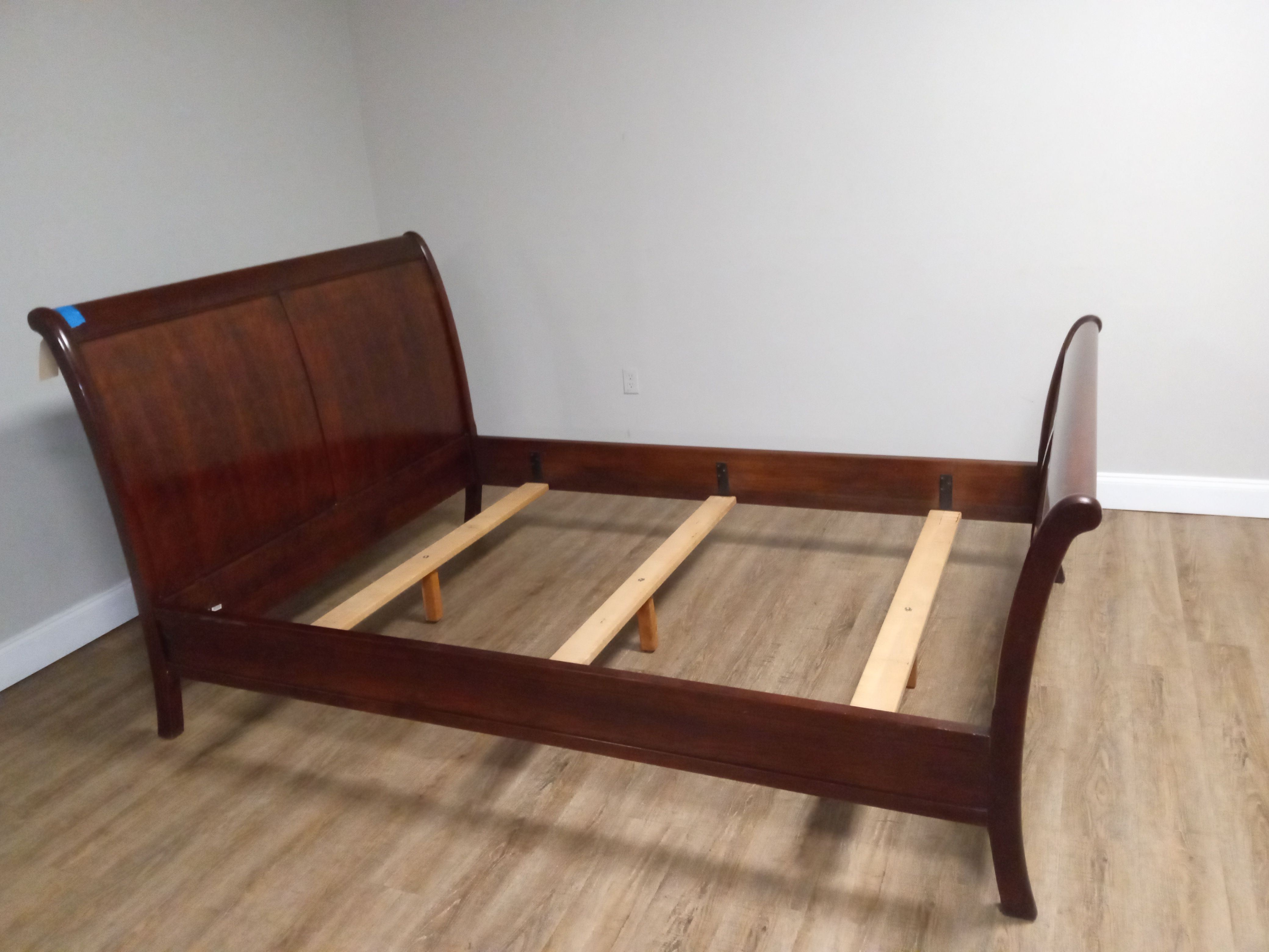 STICKLEY QUEEN SLEIGH BED