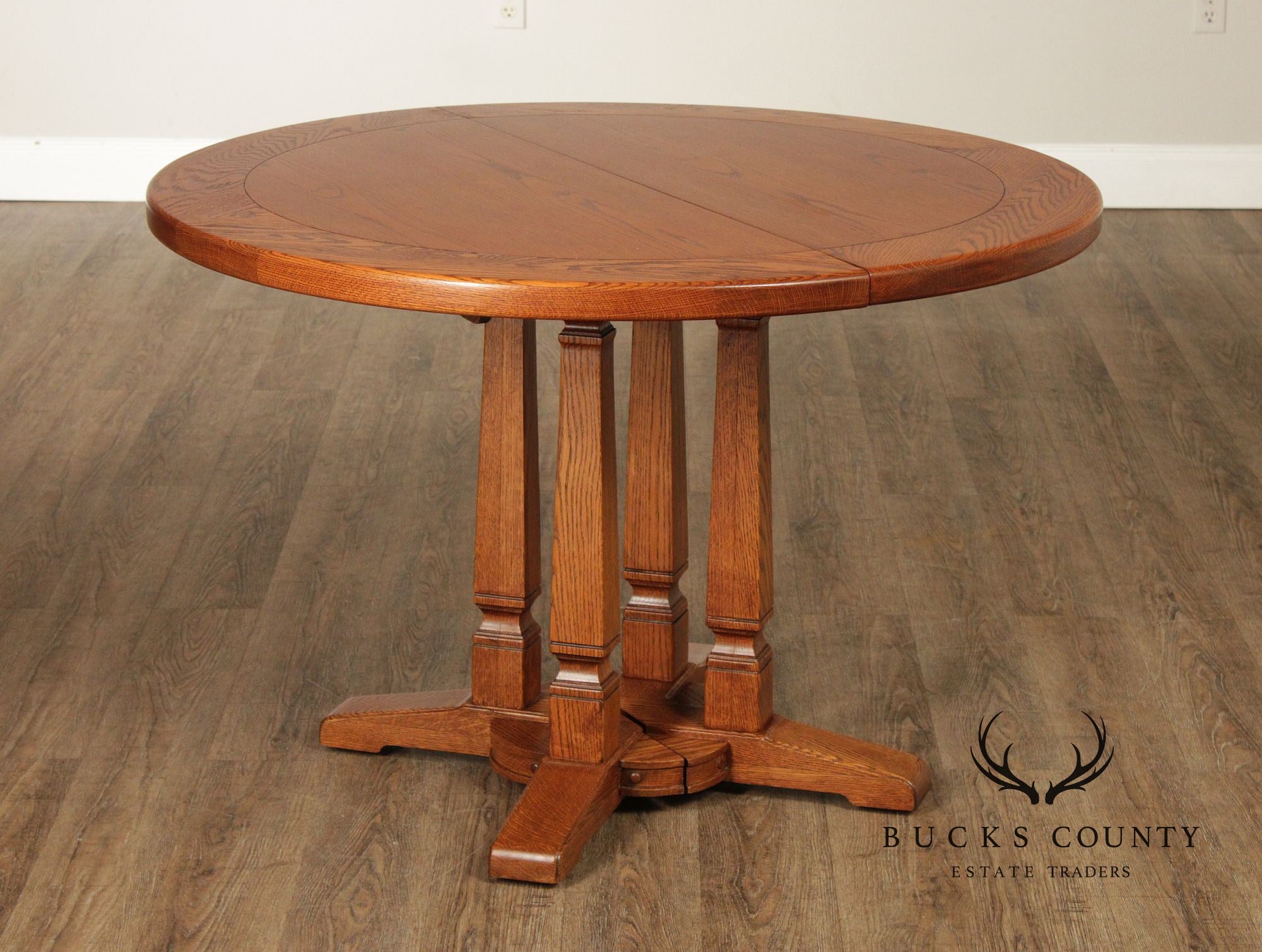 Romweber Round Viking Oak Expandable Dining Table With Four Leaves