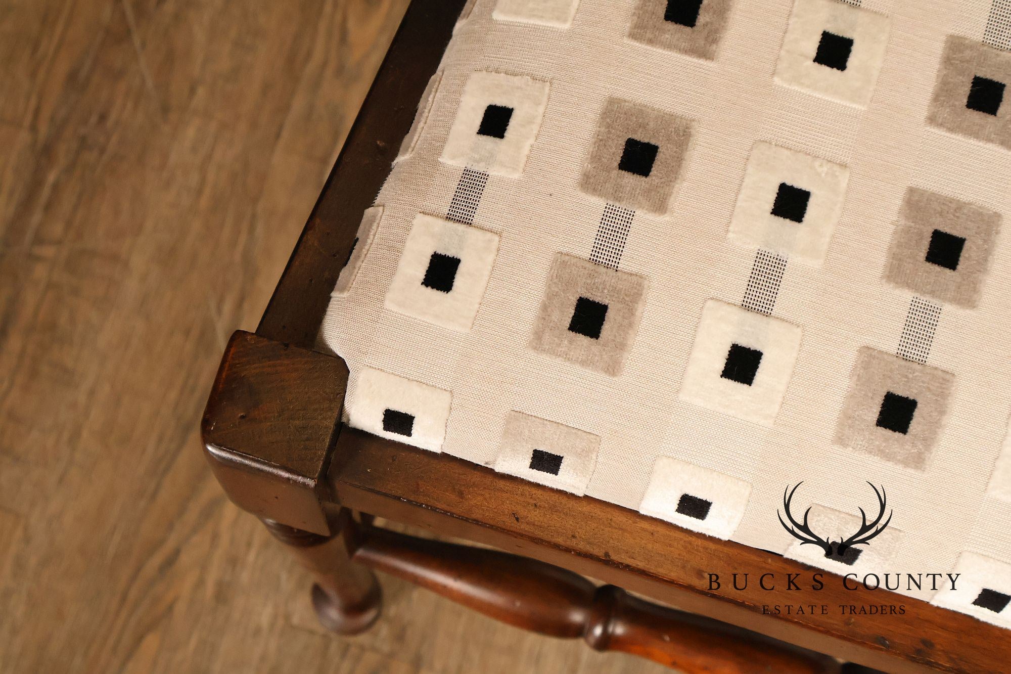 English Traditional Set Of Eight Custom Quality Ladderback Dining Chairs