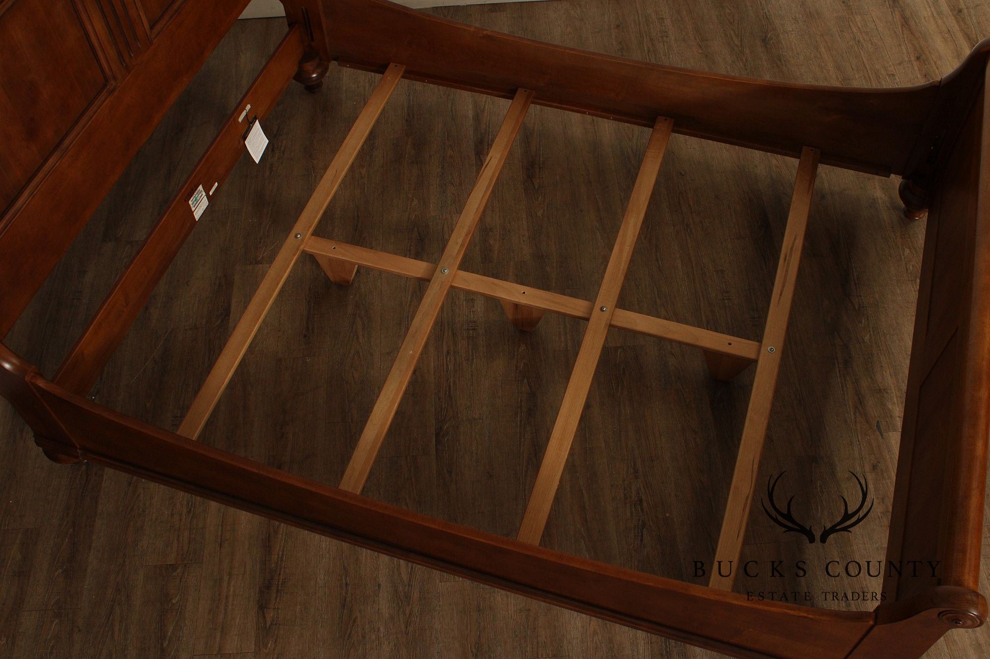 ETHAN ALLEN ‘NEW COUNTRY’ MAPLE QUEEN SLEIGH BED