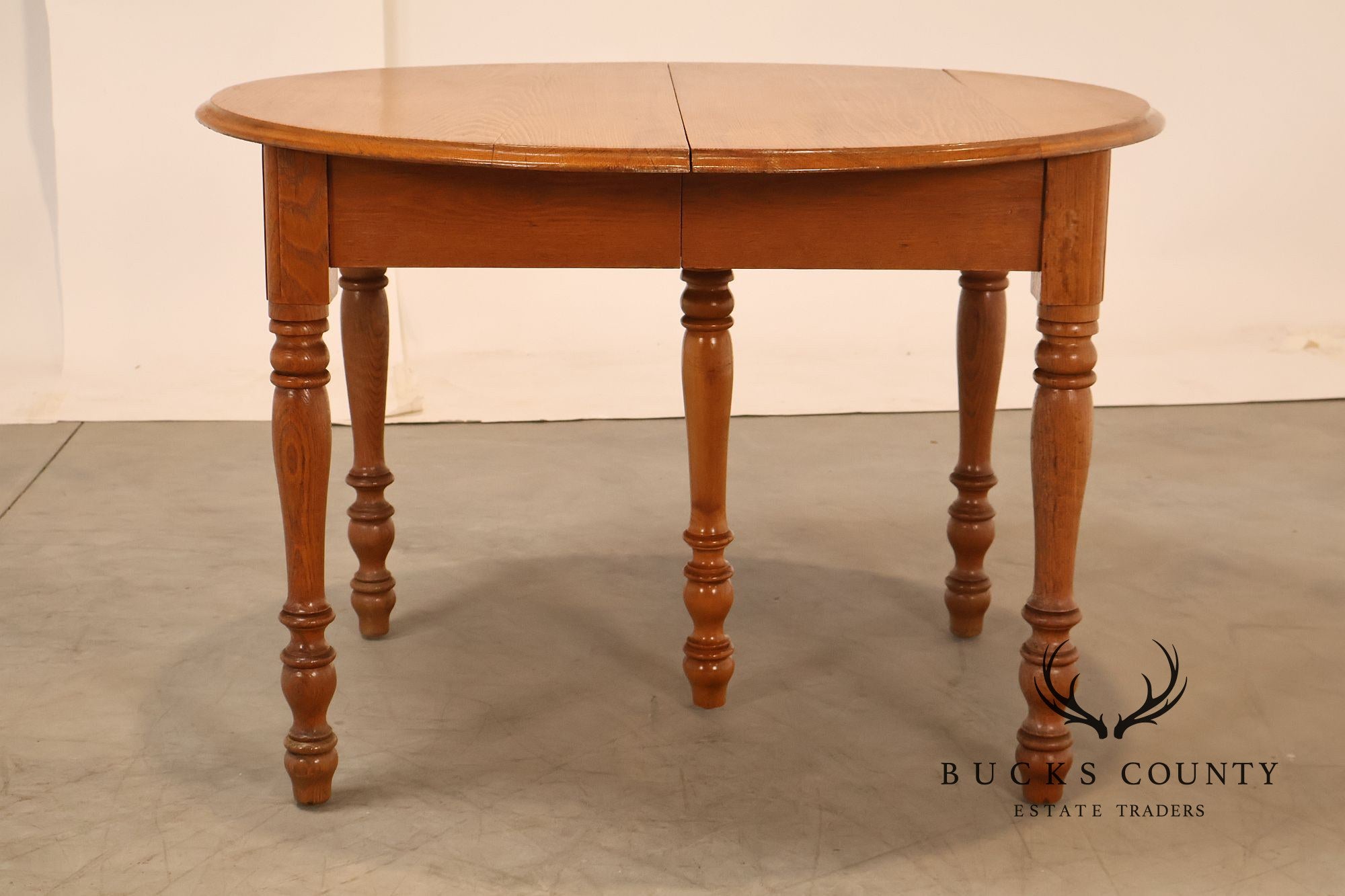 Antique Farmhouse Style Round Oak Extendable Dining Table