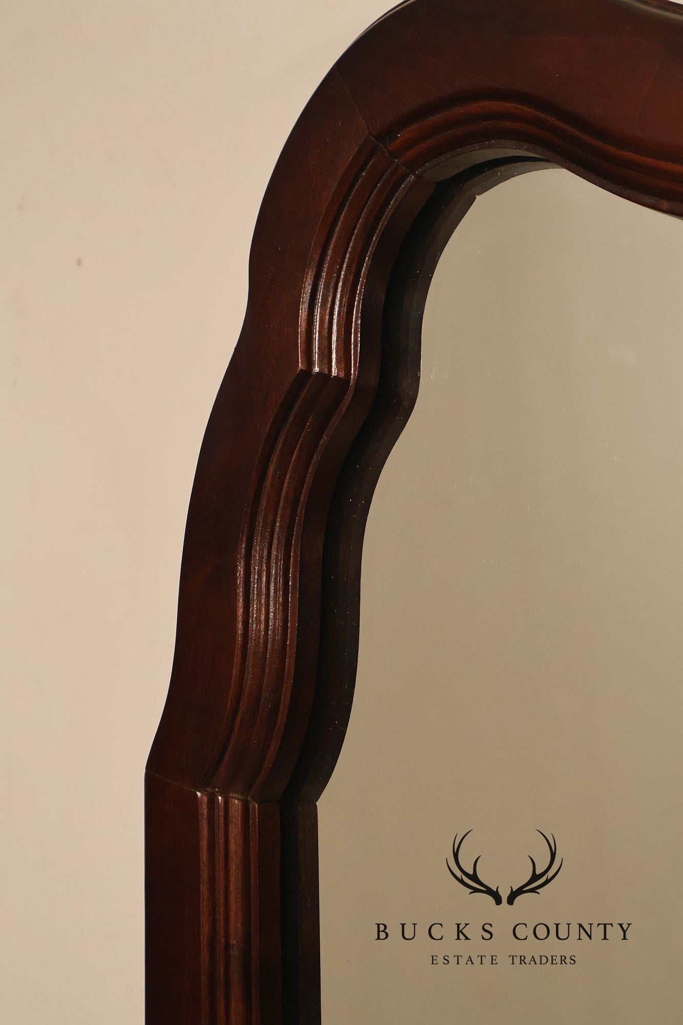 Pulaski Furniture Queen Anne Style Mahogany Wall Mirror