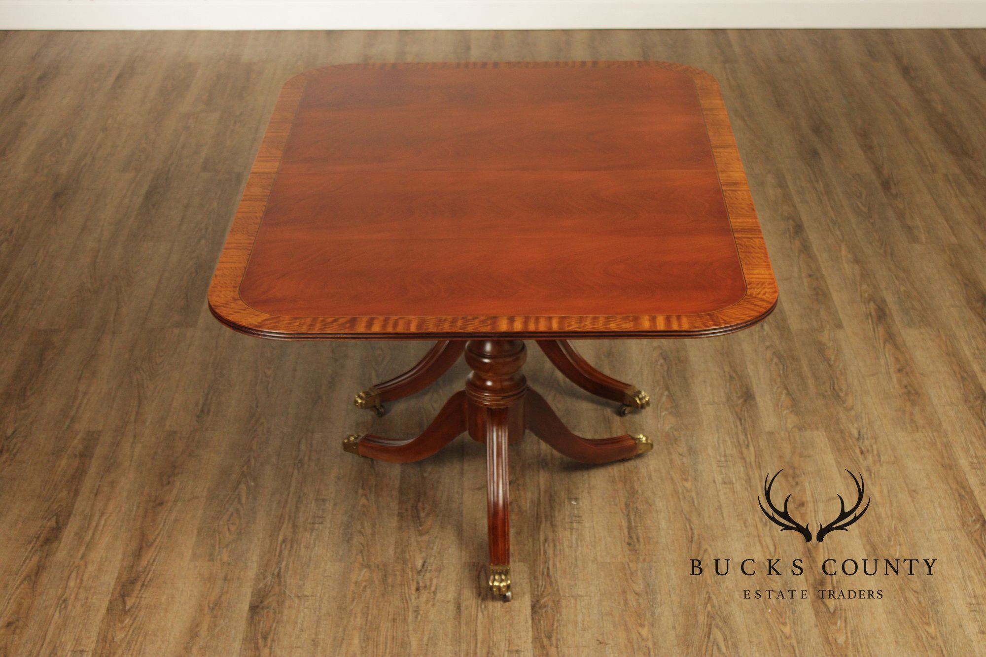 Henredon Georgian Style Double Pedestal Banded Mahogany Dining Table
