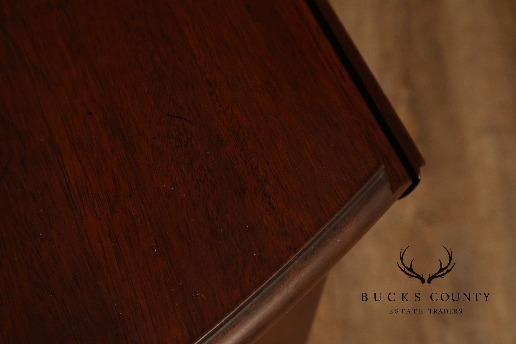 Henkel-Harris Hepplewhite Style Pair Of Mahogany Pembroke Drop Leaf Side Tables