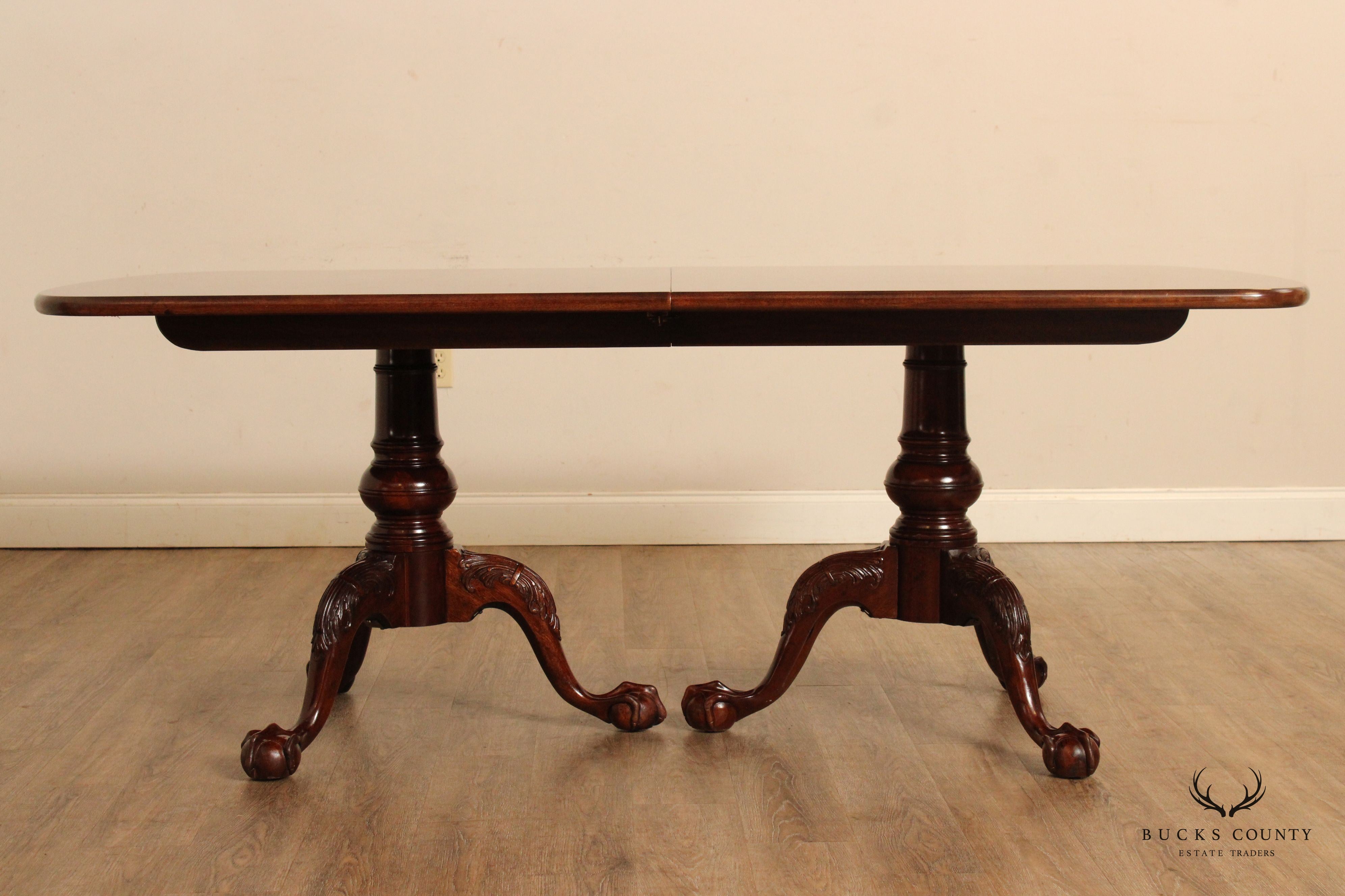 Henredon Georgian Style Flame Mahogany Double Pedestal Dining Table