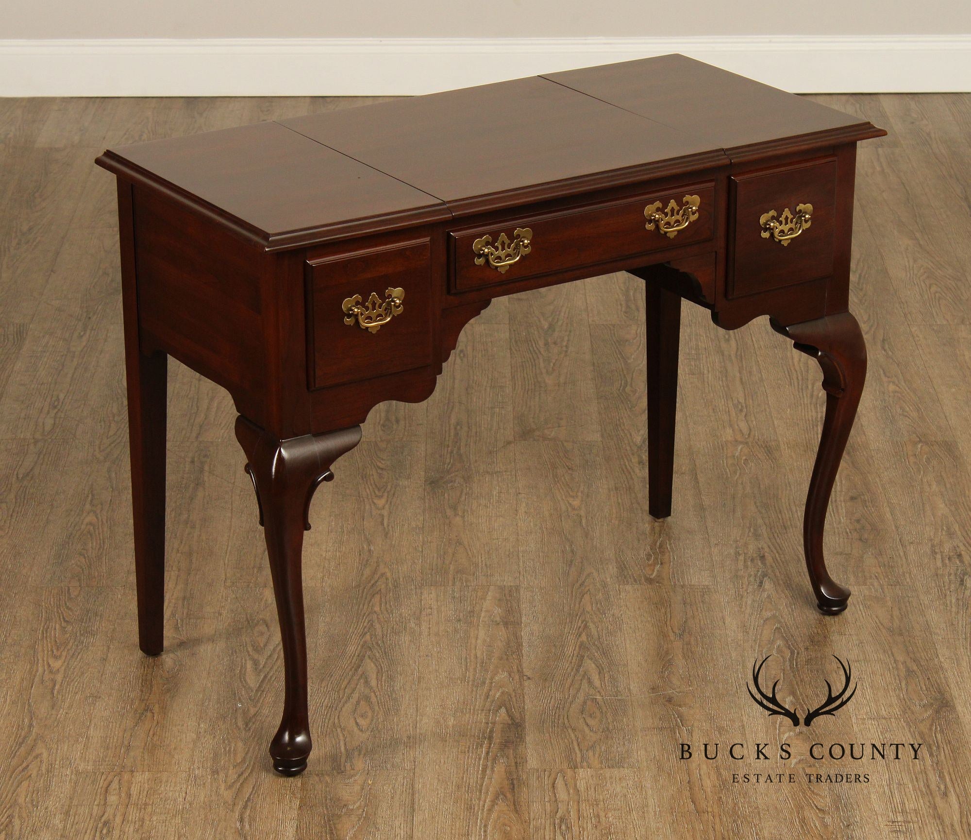 Ethan Allen Queen Anne Style Georgian Court Cherry Vanity