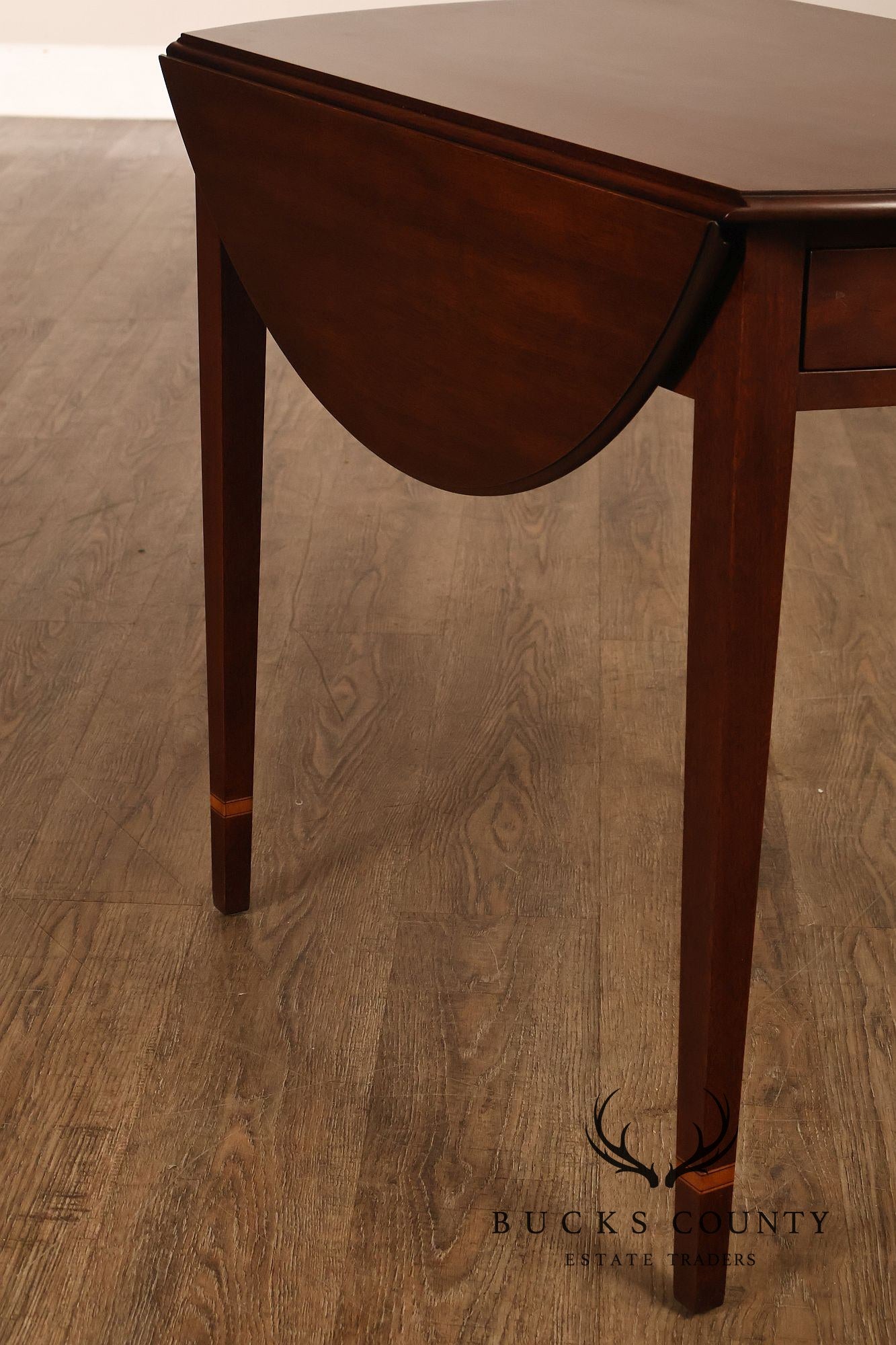 Henkel-Harris Hepplewhite Style Pair Of Mahogany Pembroke Drop Leaf Side Tables