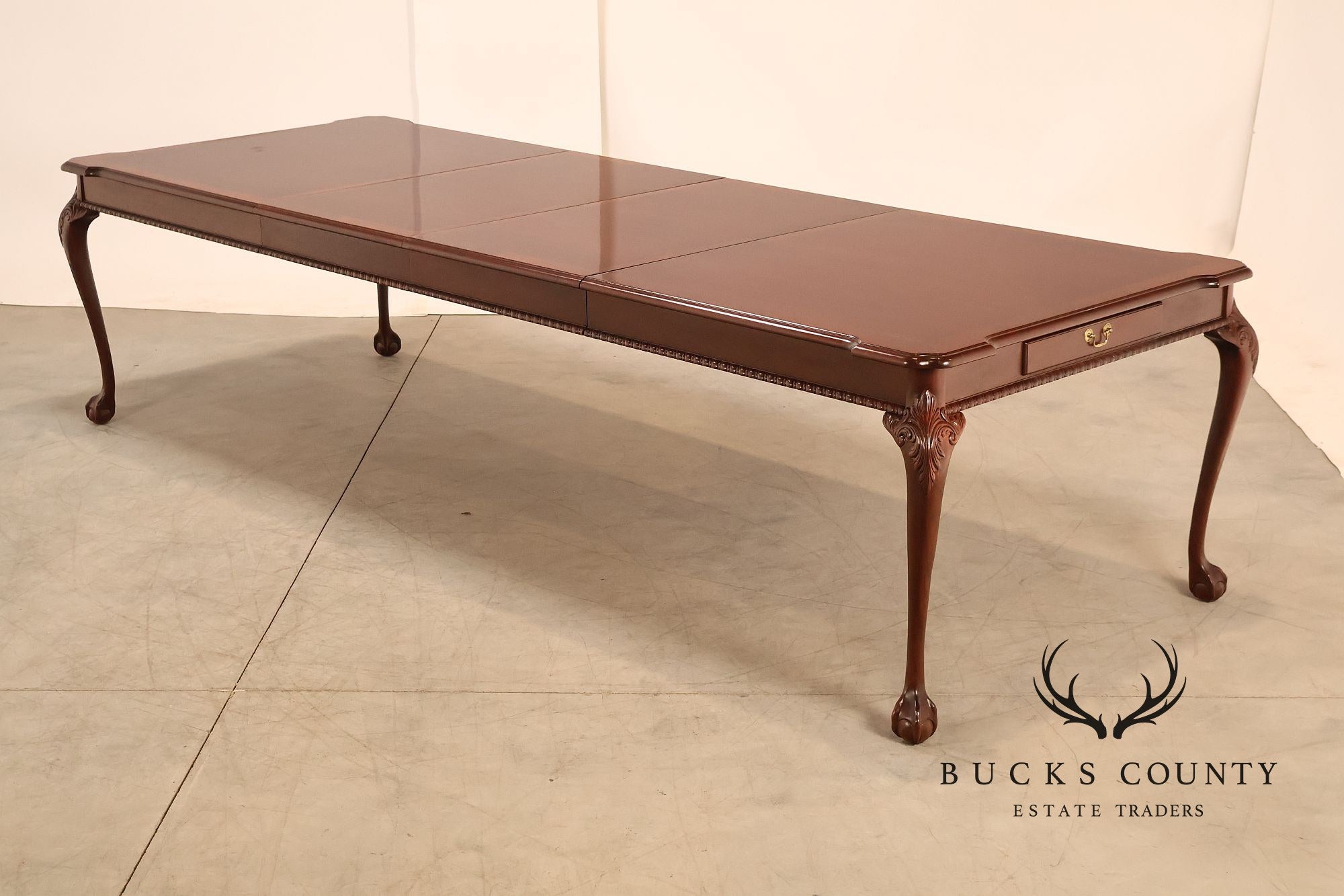 Lexington Furniture Chippendale Style Mahogany Expandable Dining Table
