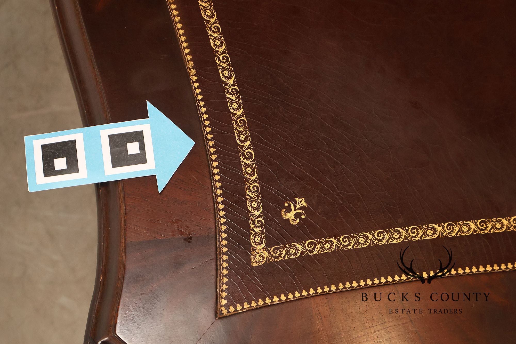 Sligh Georgian Style Vintage Mahogany Leather Top Executive Desk