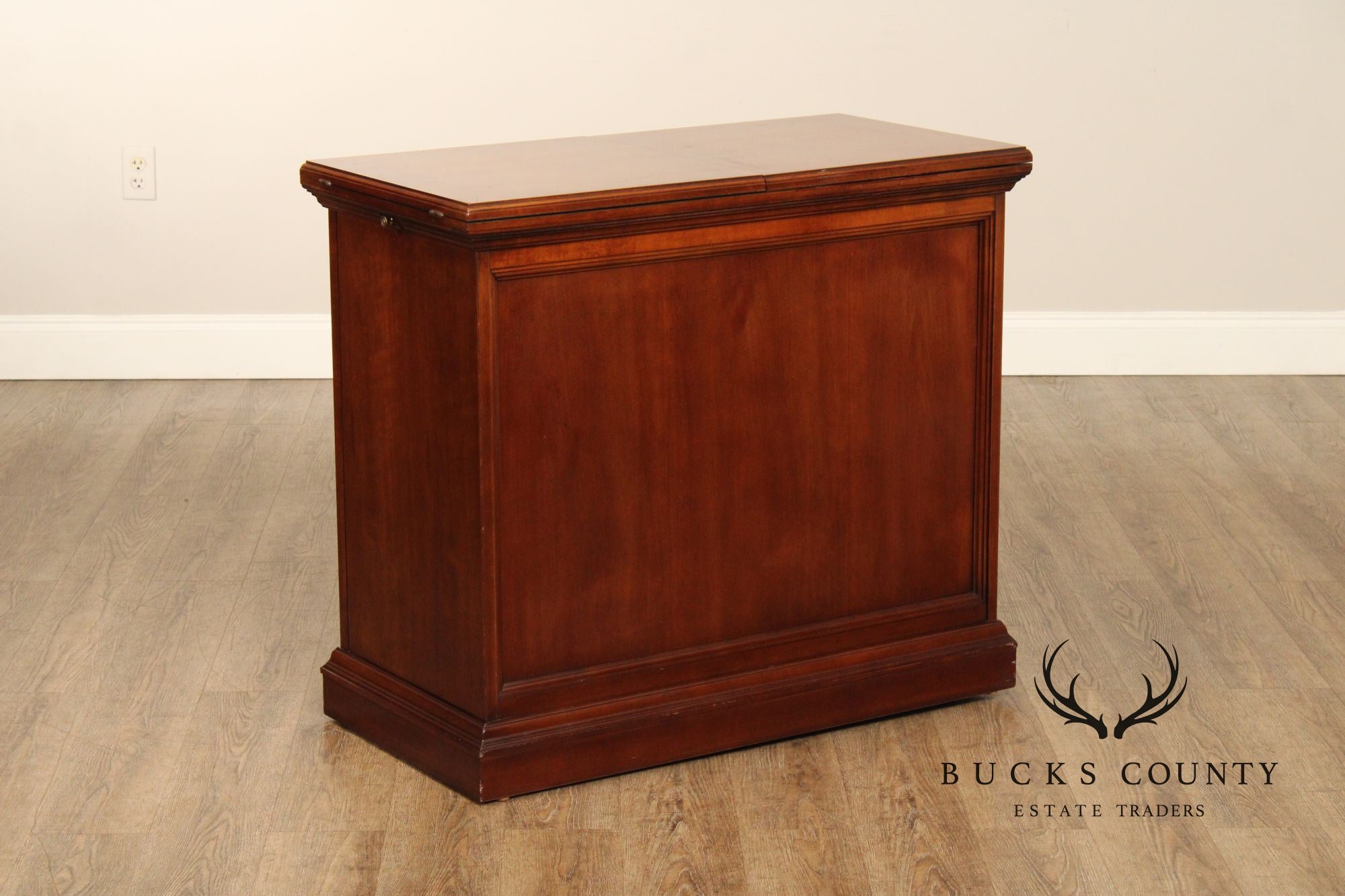 Thomasville Georgian Style Cherry Flip Top Server