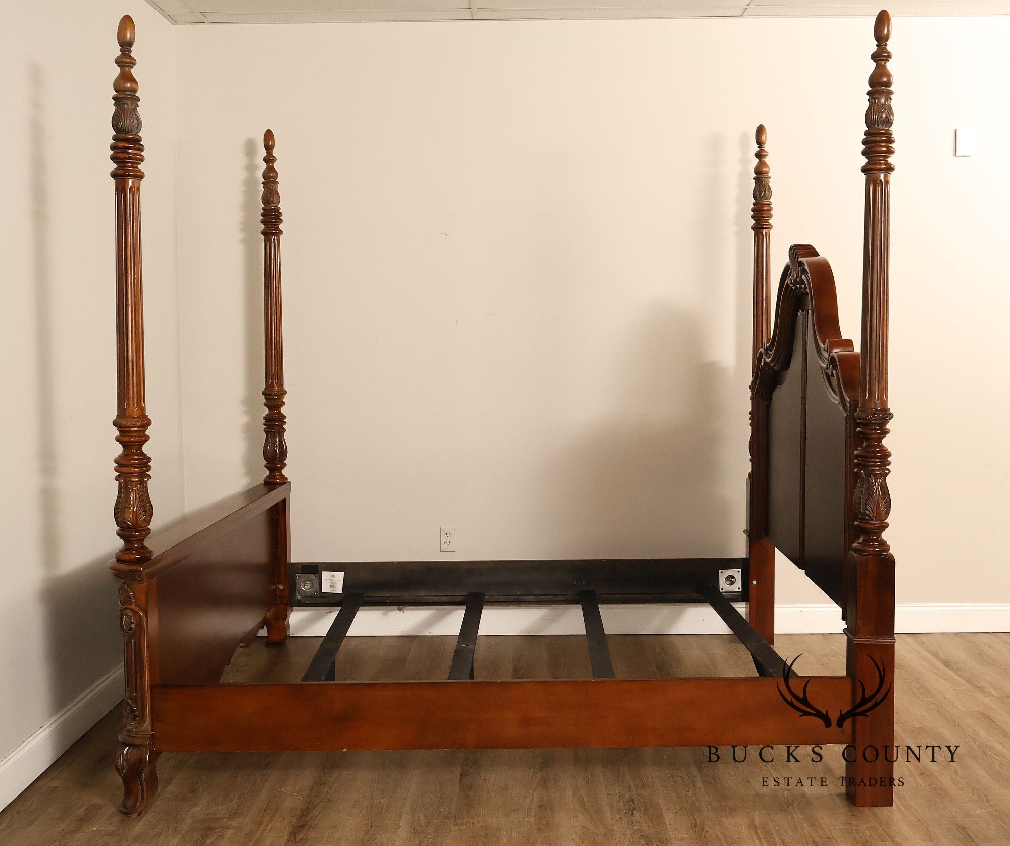 Pulaski Furniture 'St. Raphael' King Poster Bed