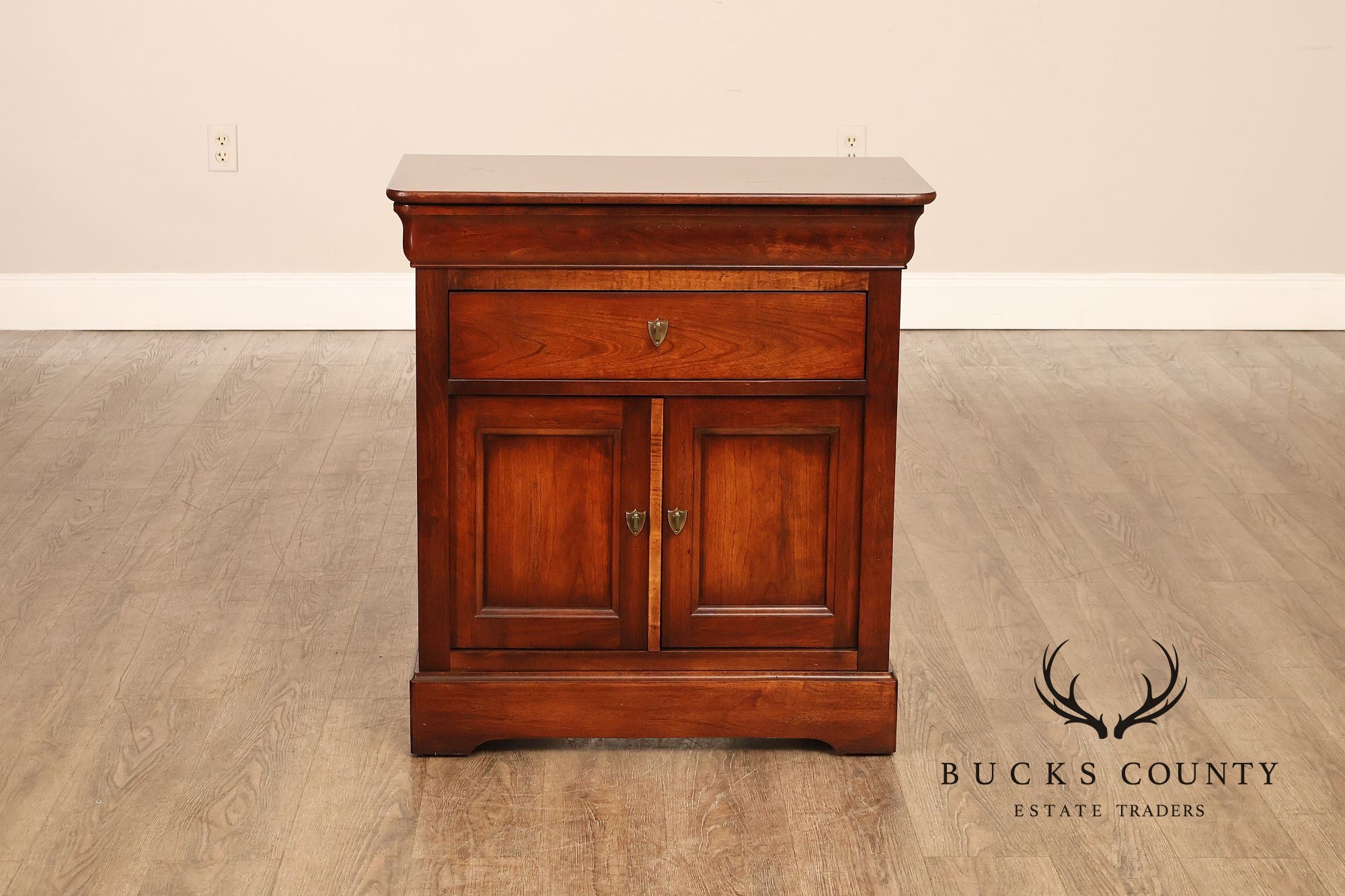National Mt. Airy Louis Philippe Style Cherry Pair Of Nightstands With Drawer And Cabinet