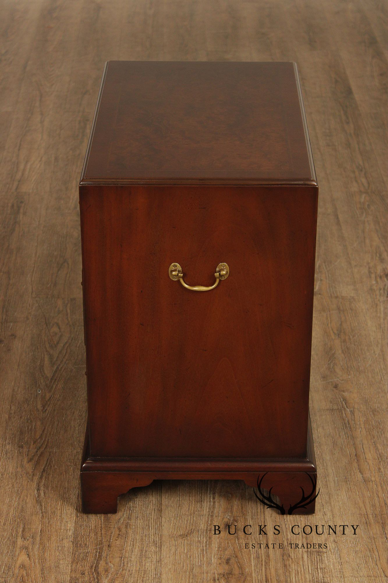 Kittinger Georgian Style Pair of Mahogany Three-Drawer Chests Nightstands