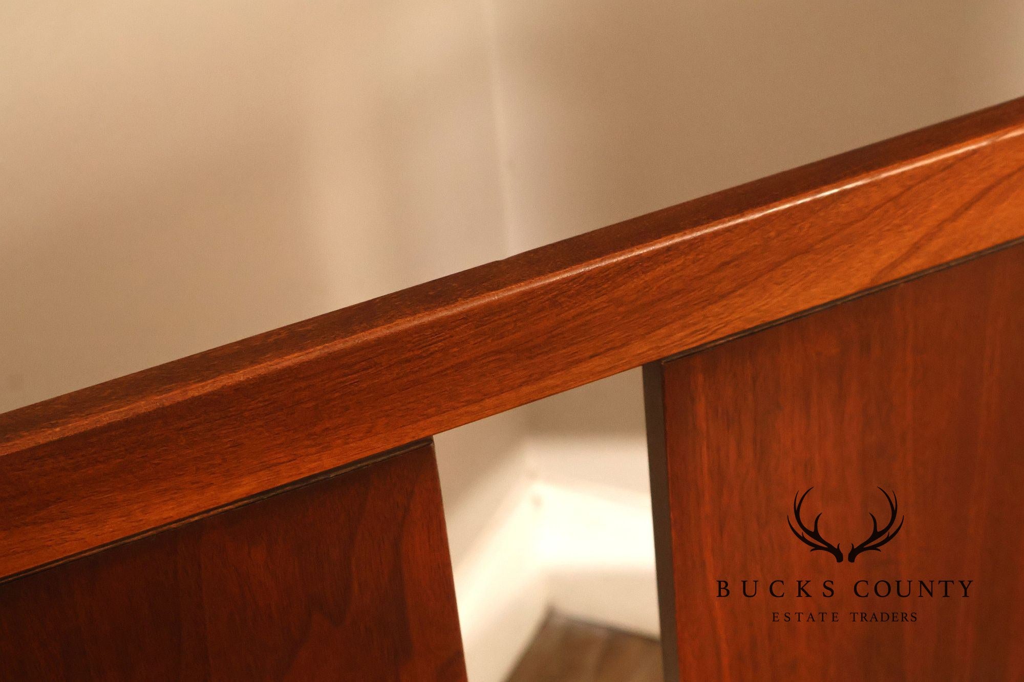 Vintage Lane Mid-Century Modern Walnut Full Size Bed