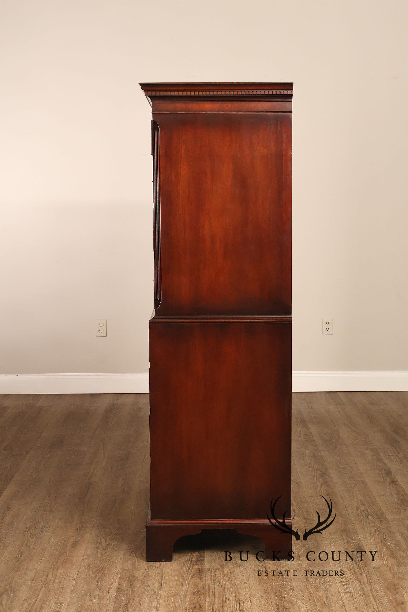 Kindel Georgian Style Mahogany Chest on Chest