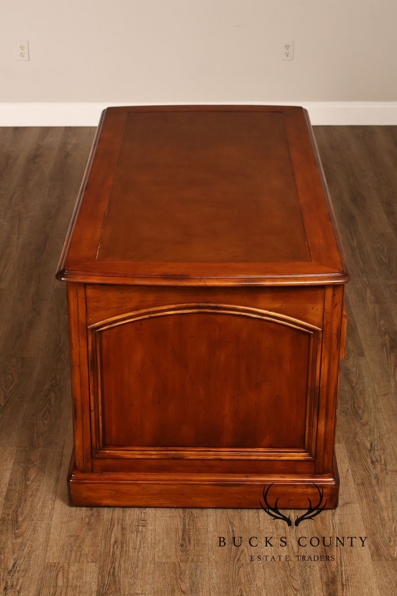 Sligh Traditional Style Leather Top Executive Desk