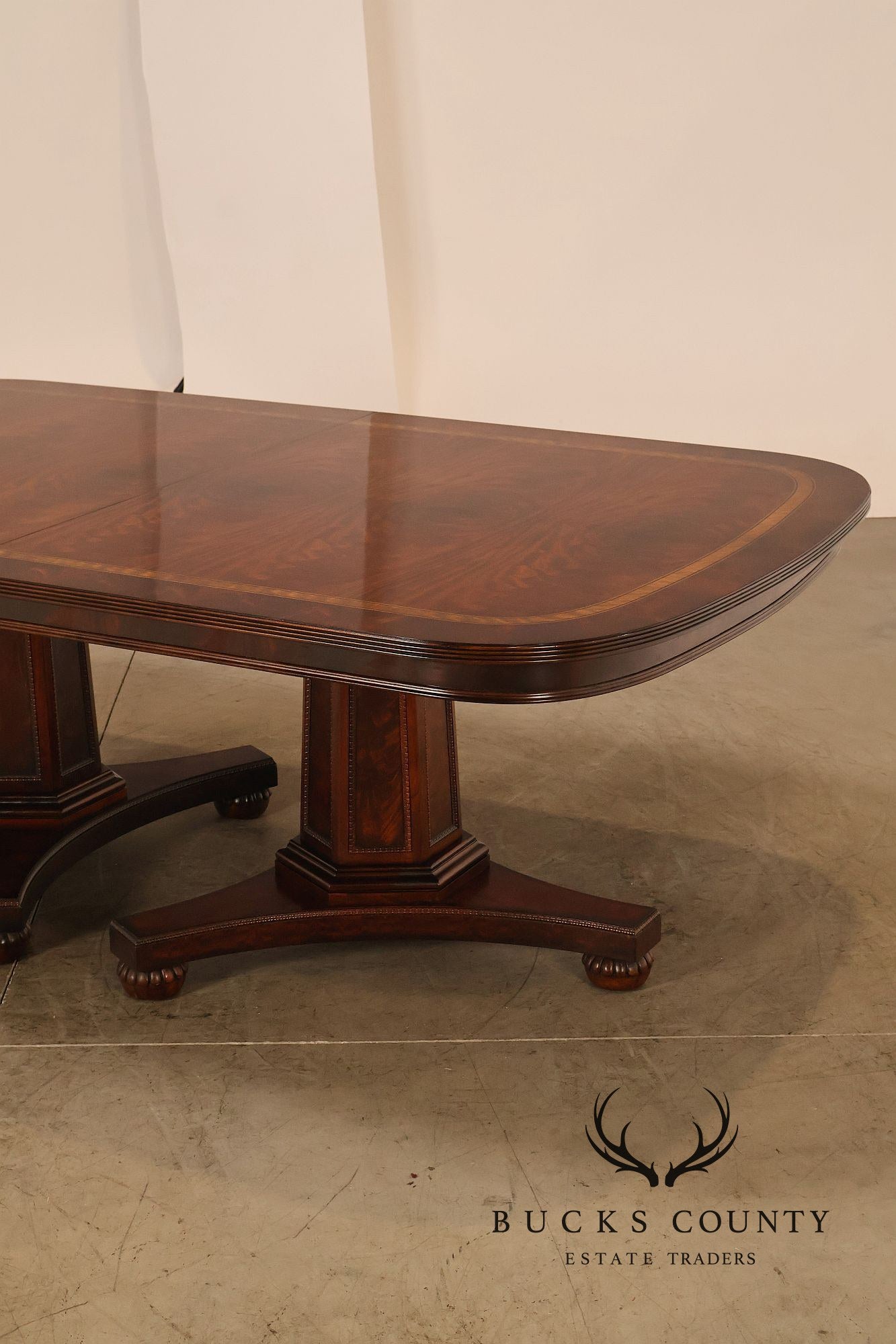 Henredon Historic Natchez Collection Mahogany Extendable Dining Table