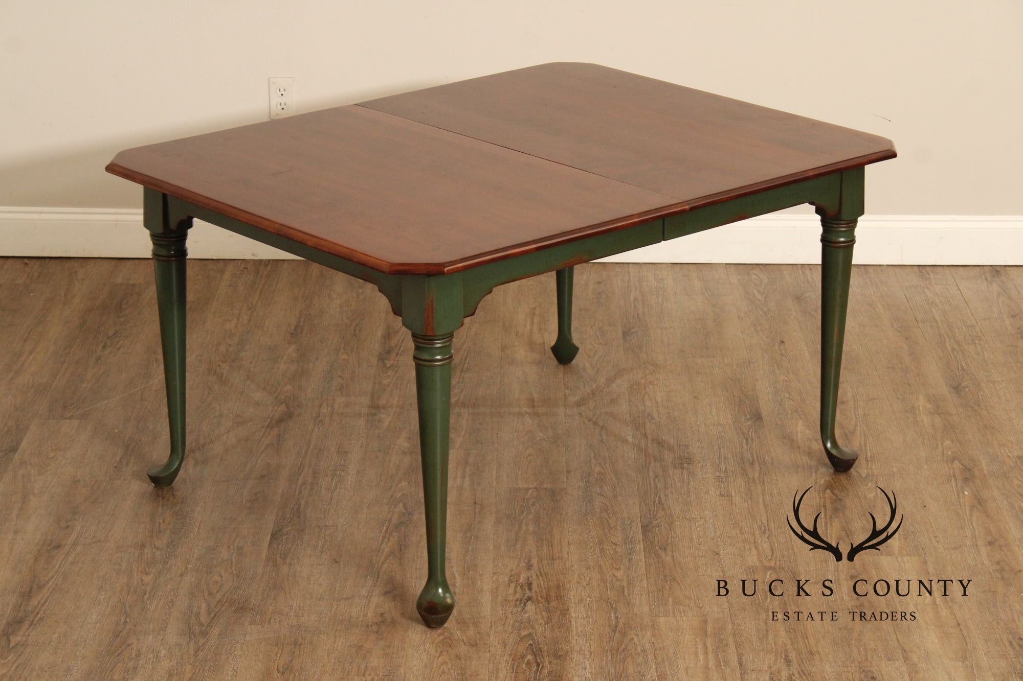 Nichols & Stone Farmhouse Style Expandable Dining Table