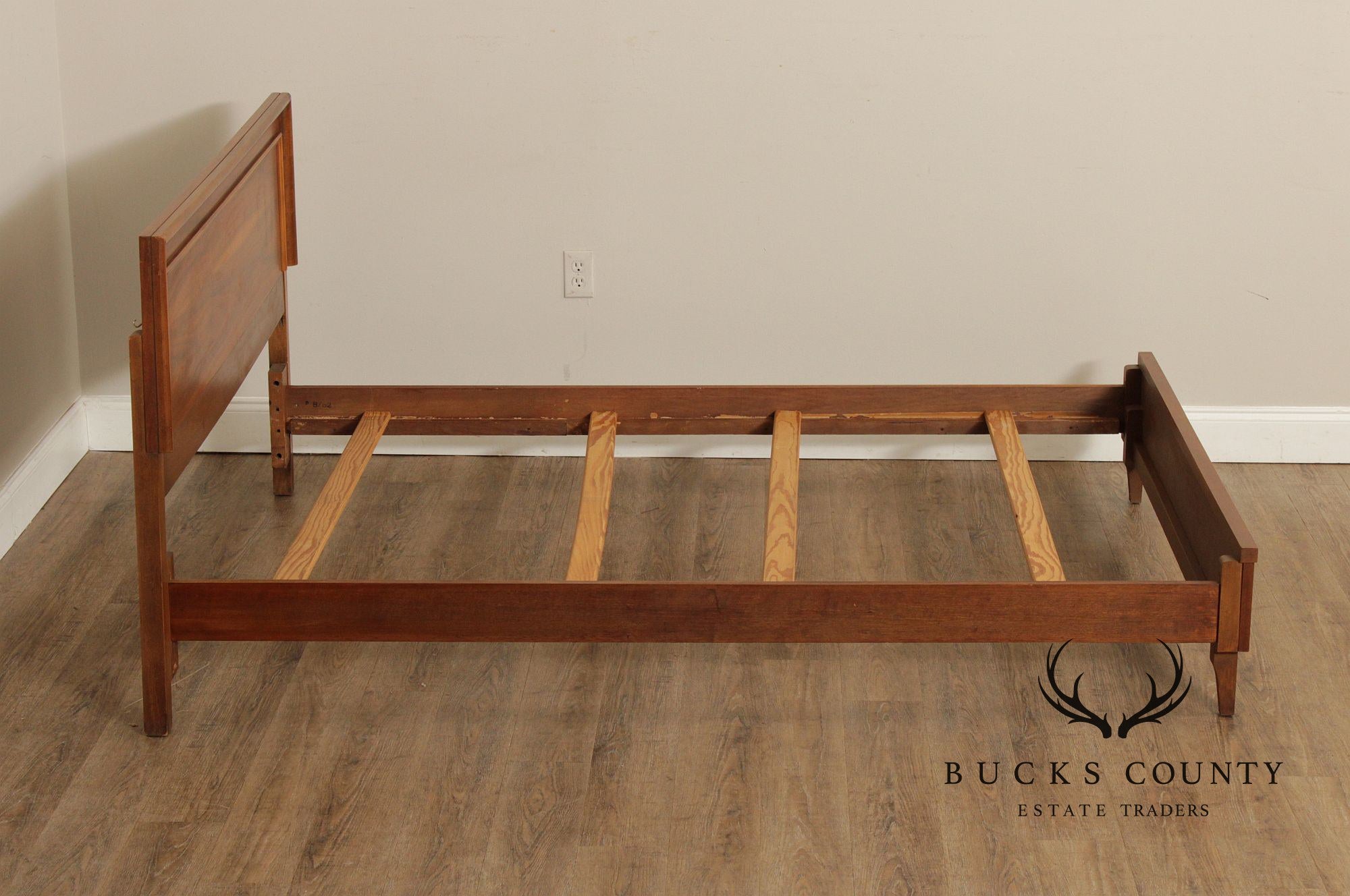 Broyhill Mid Century Modern Walnut Full-Size Bedframe