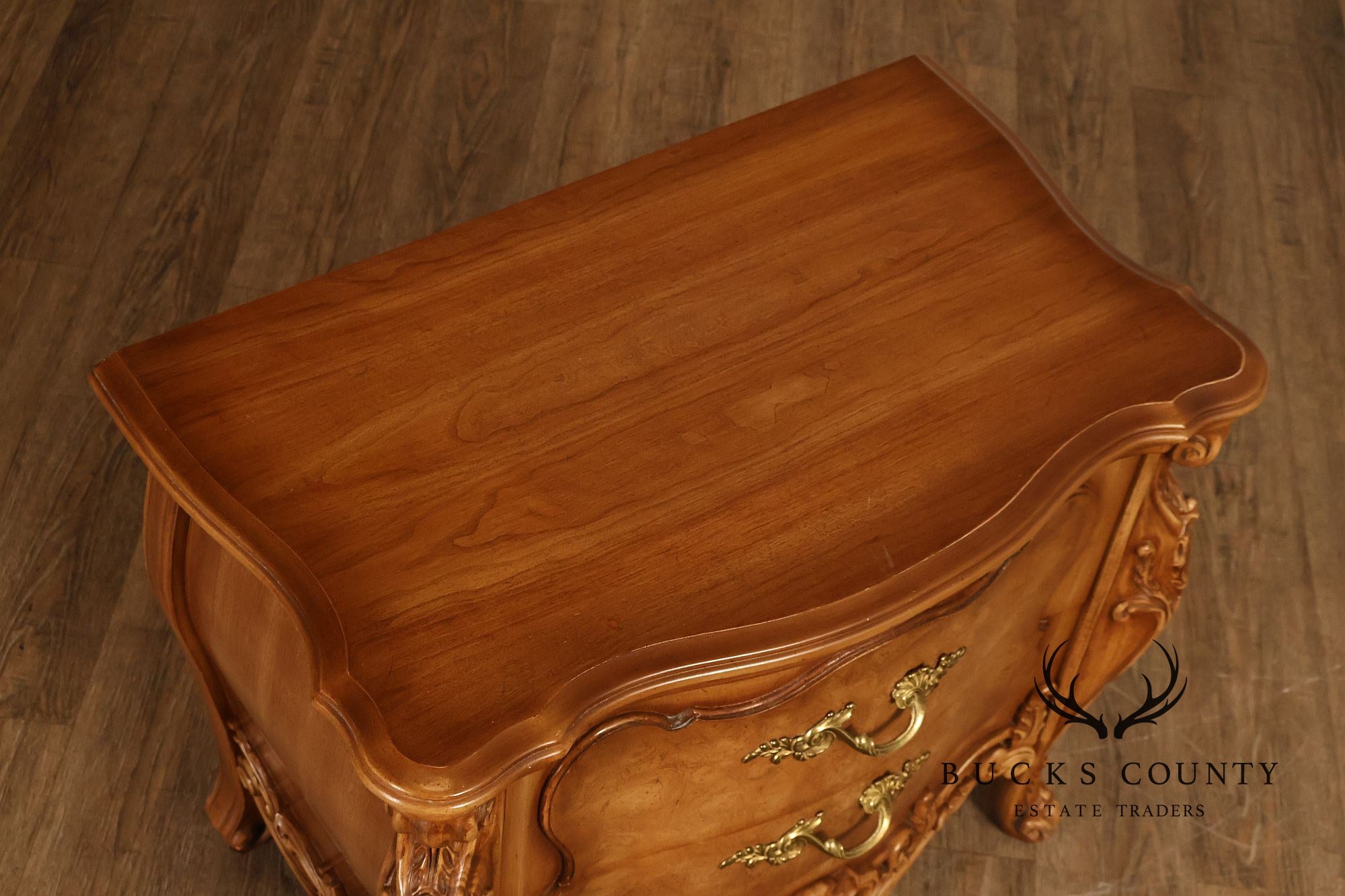 Italian Rococo Style Pair of Bombe Chest Nightstands