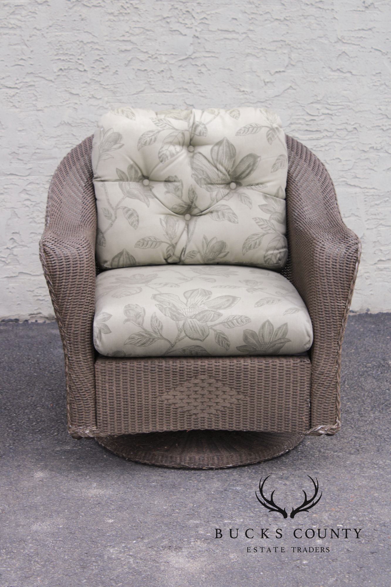 Lloyd Loom Outdoor Swivel Rocking Wicker Lounge Chair