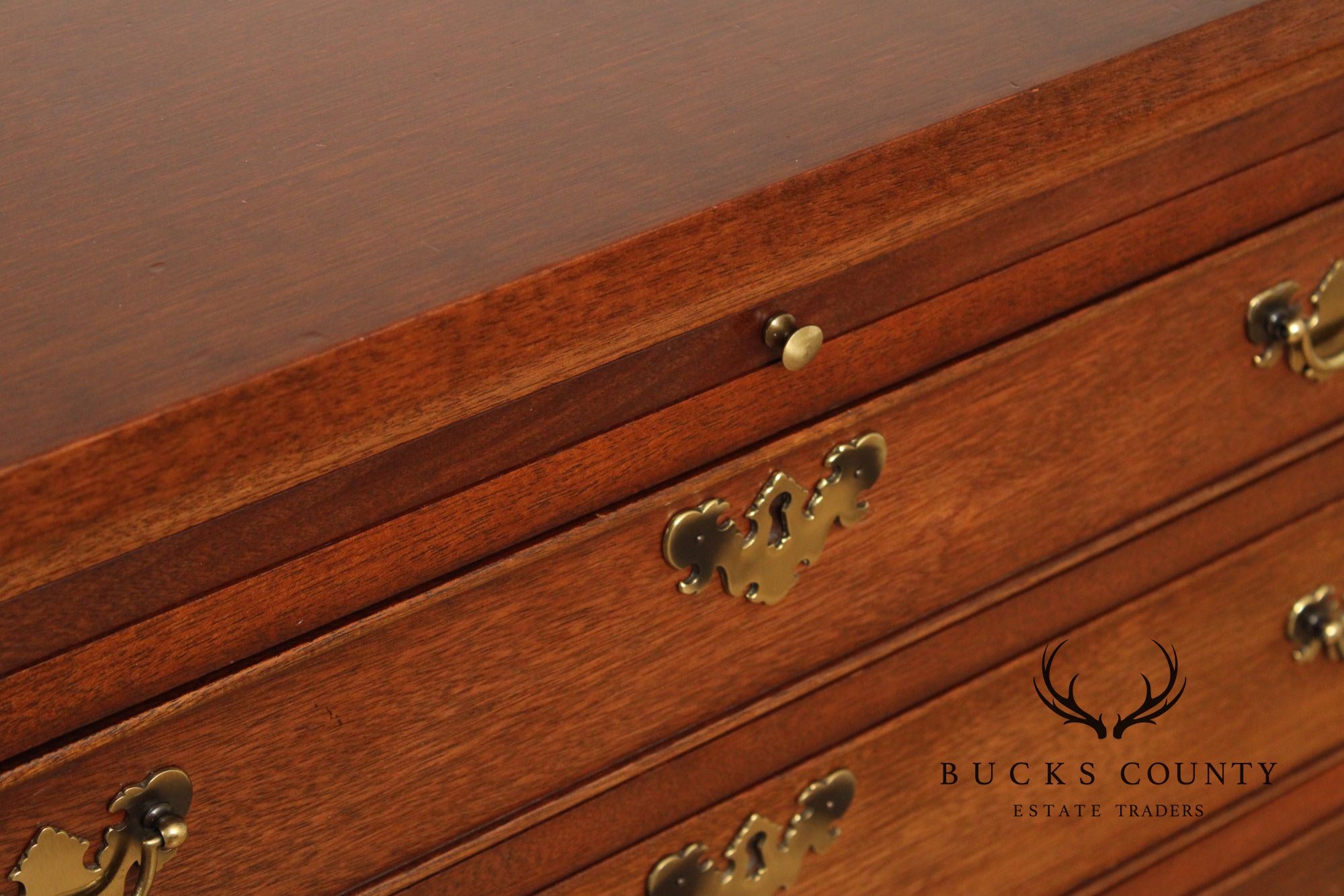 Craftique Chippendale Style Mahogany Bachelor's Chest