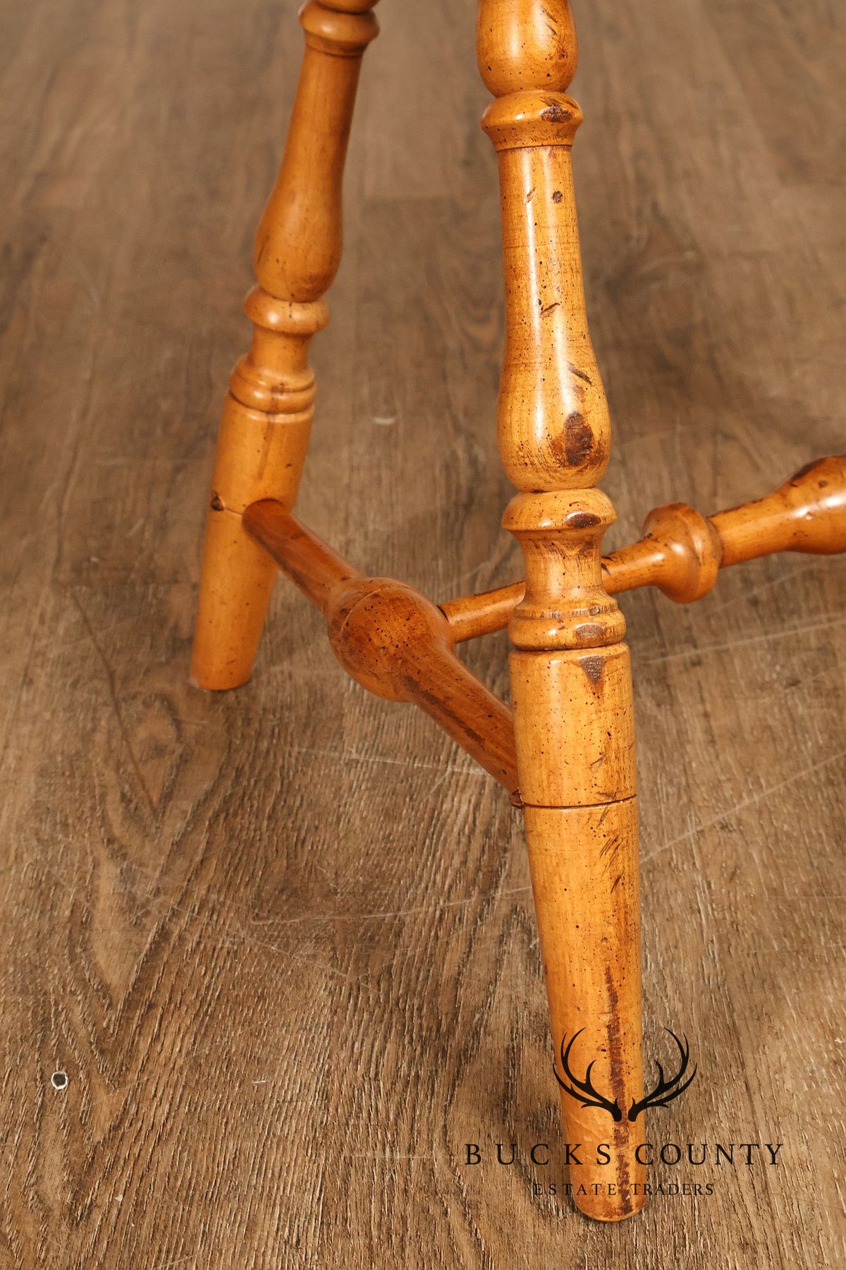 Duckloe Colonial Reproduction Set Of 5 Windsor Armchairs