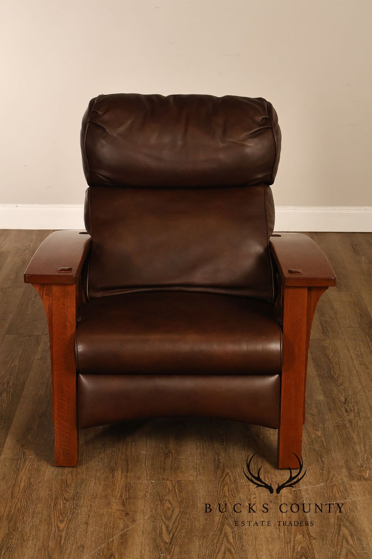 Stickley Mission Collection Pair of Bustle Back Bow Arm Morris Recliners