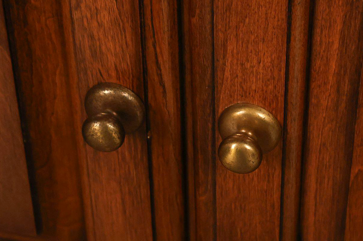 Pennsylvania House Traditional Style Vintage Maple Long Coffee Table With Cabinet Storage