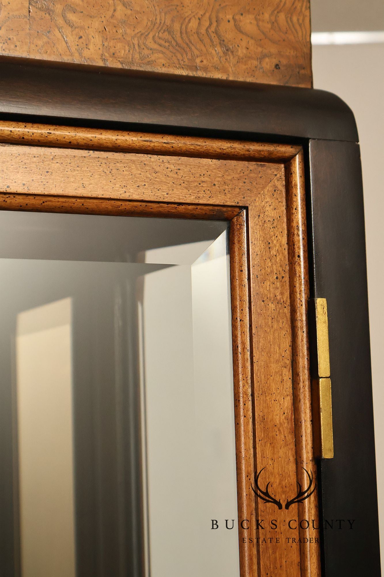 Century Furniture Raymond Sobota Asian Inspired Chin Hua Lighted Glass Curio Cabinet
