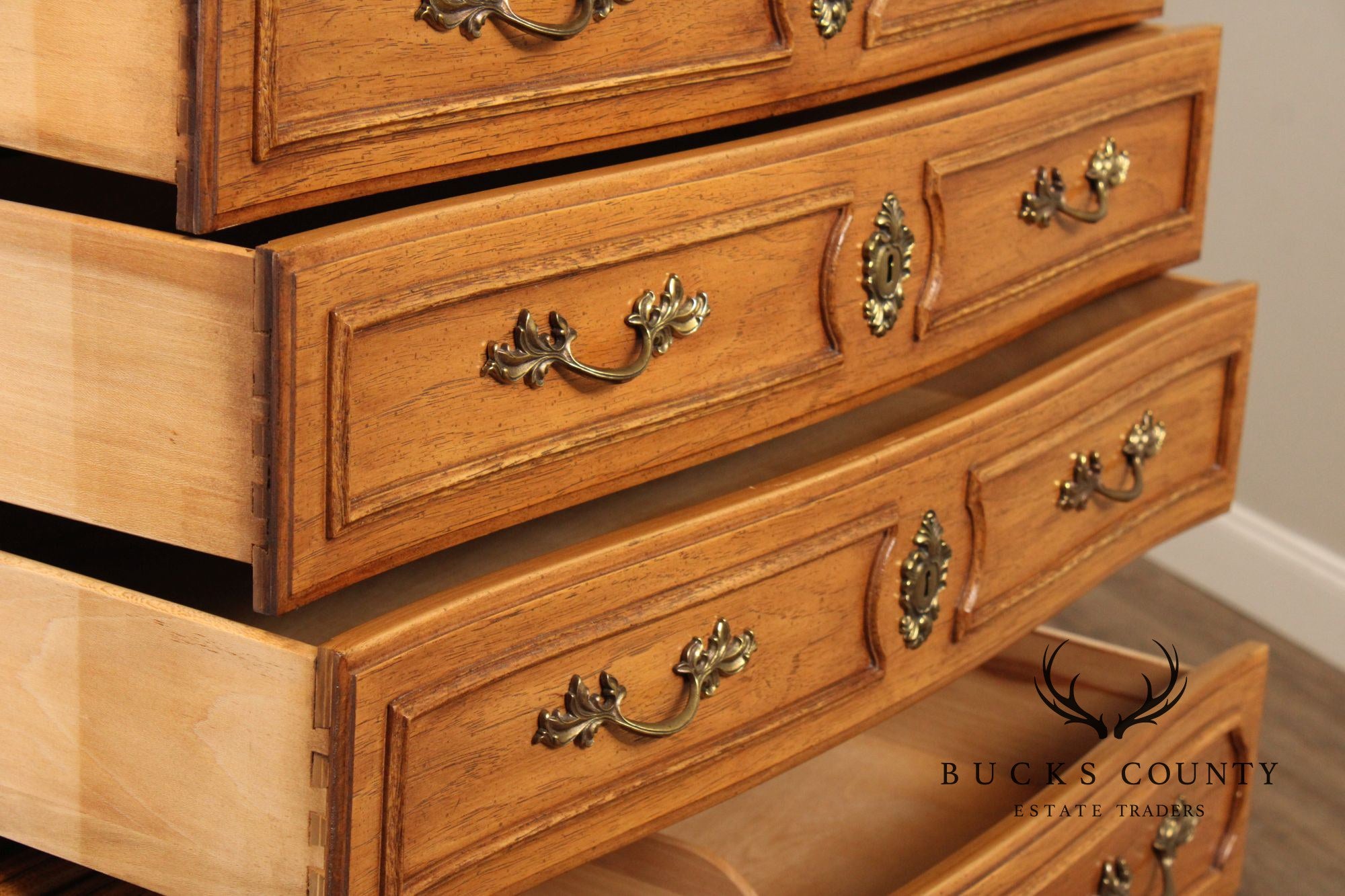 Thomasville 'Camille' French Provincial Style Chest on Chest