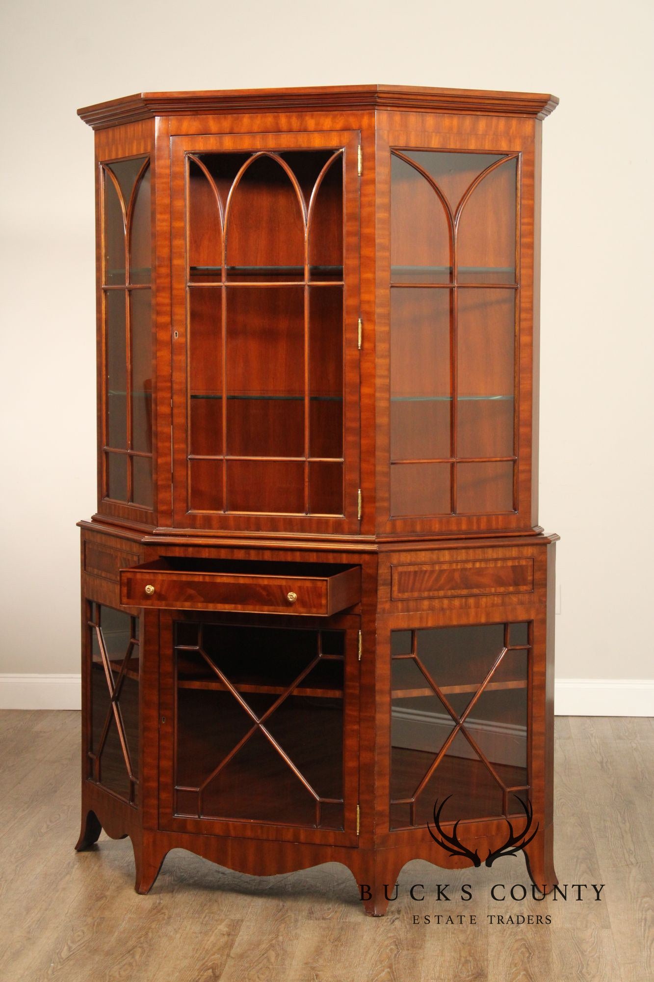 MAITLAND SMITH  REGENCY STYLE MAHOGANY CHINA DISPLAY CABINET