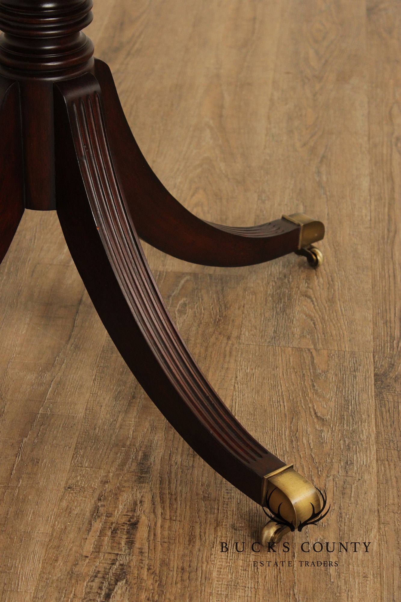Ethan Allen Regency Style Round Leather Top Mahogany Rent Table
