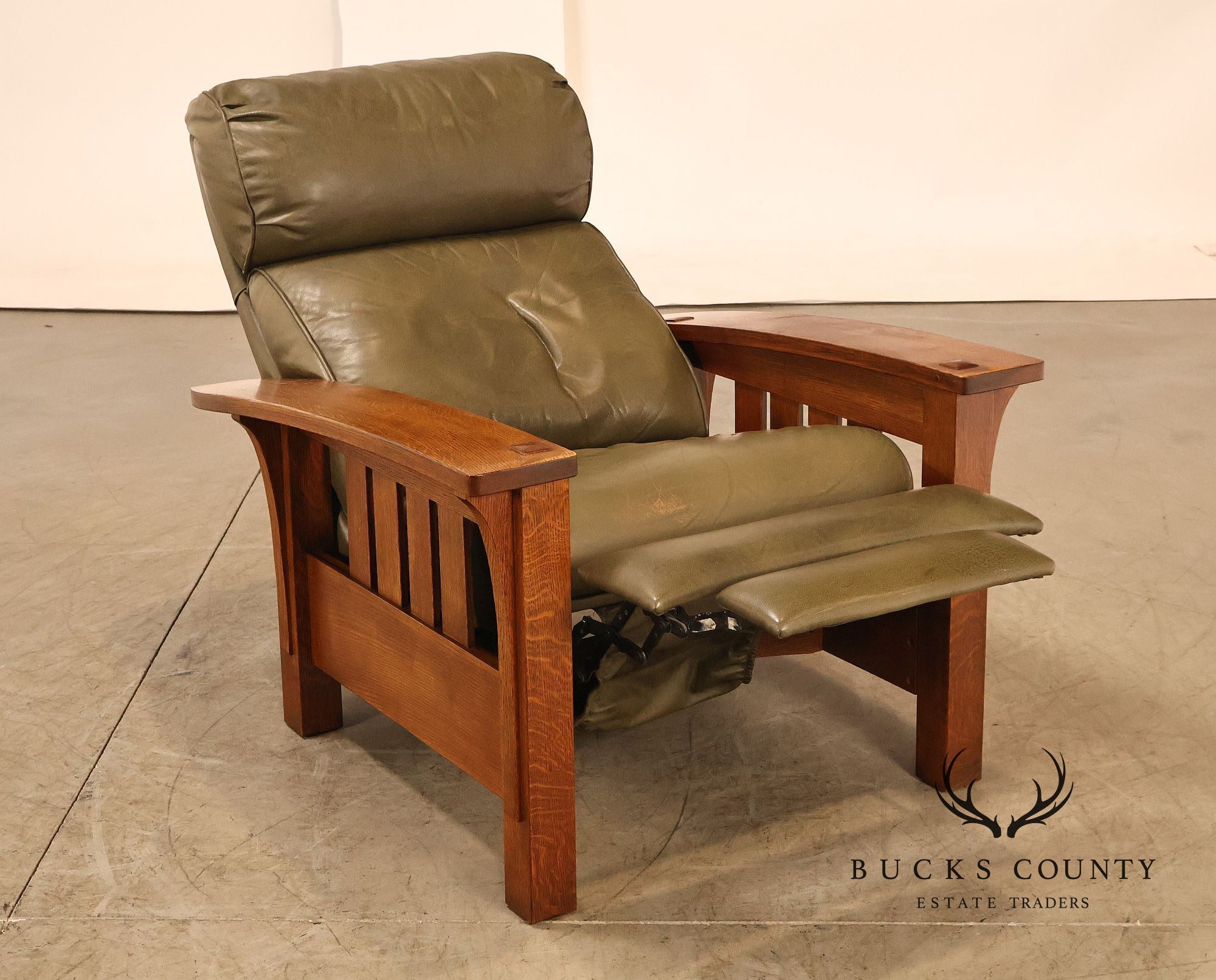 Stickley Mission Collection Oak Bustle Back Bow Arm Morris Recliner