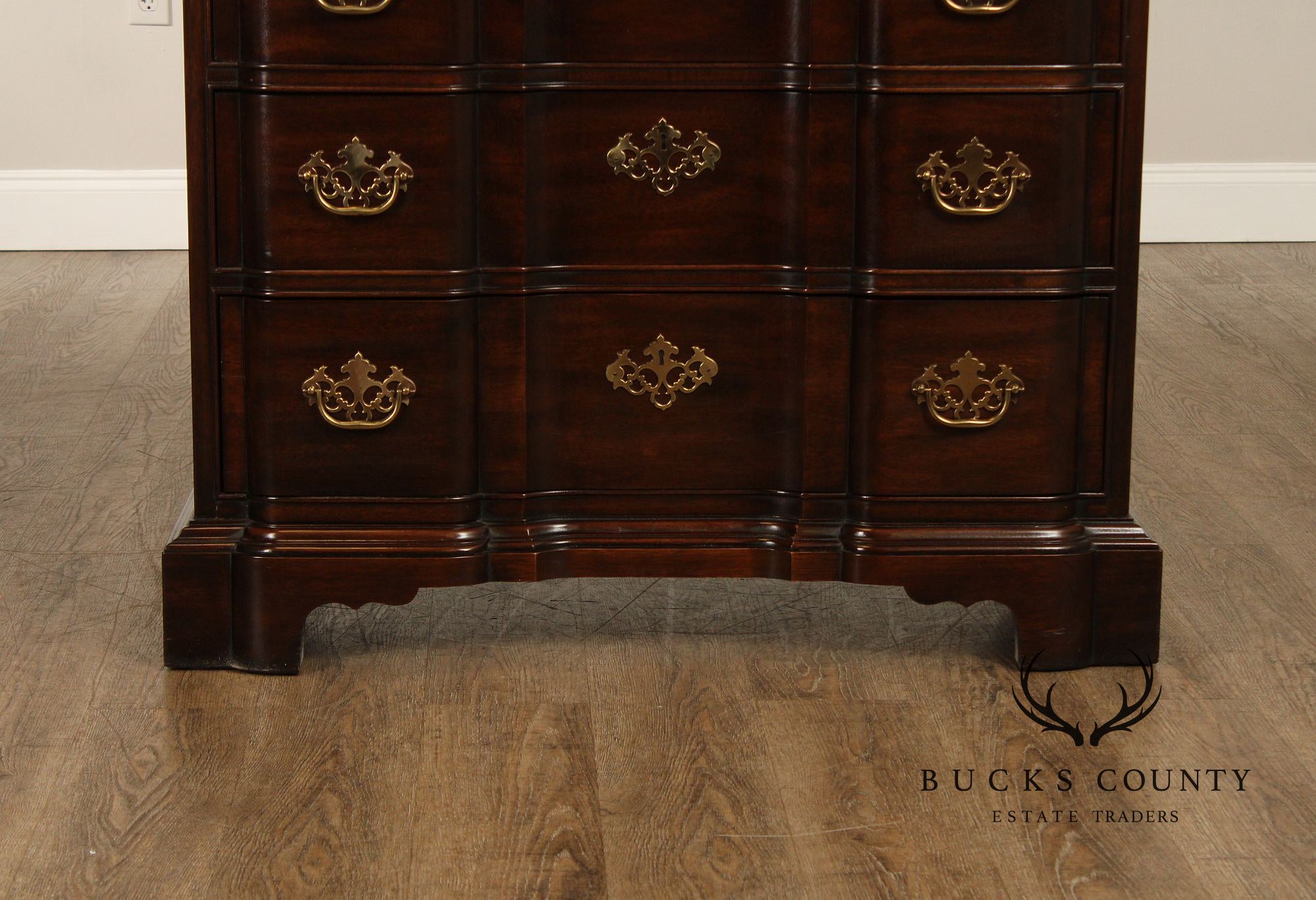 Drexel '18th Century Classics' Mahogany Blockfront Chest