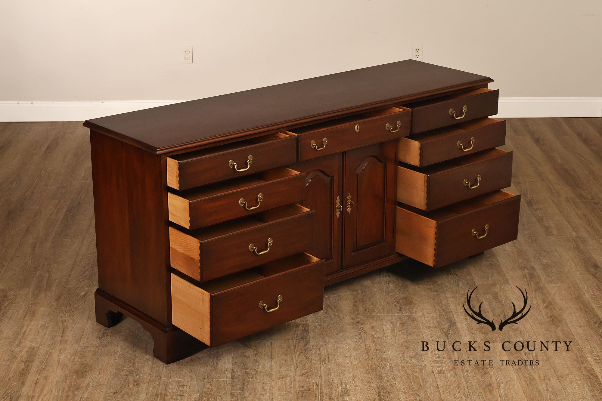 Henkel Harris Virginia Galleries Vintage Mahogany Long Dresser