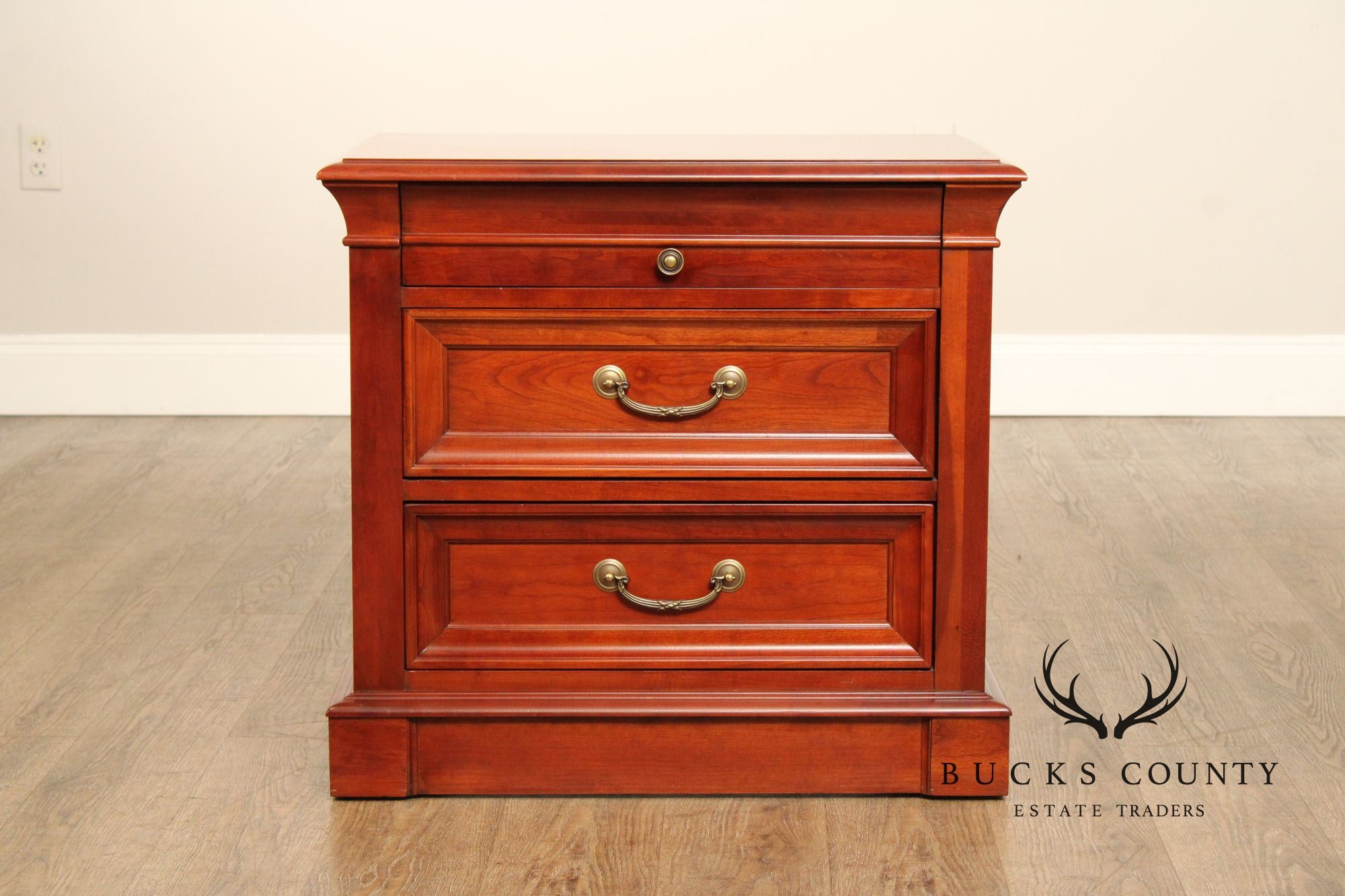 Ethan Allen 'Medallion' Pair of Three-Drawer Nightstands