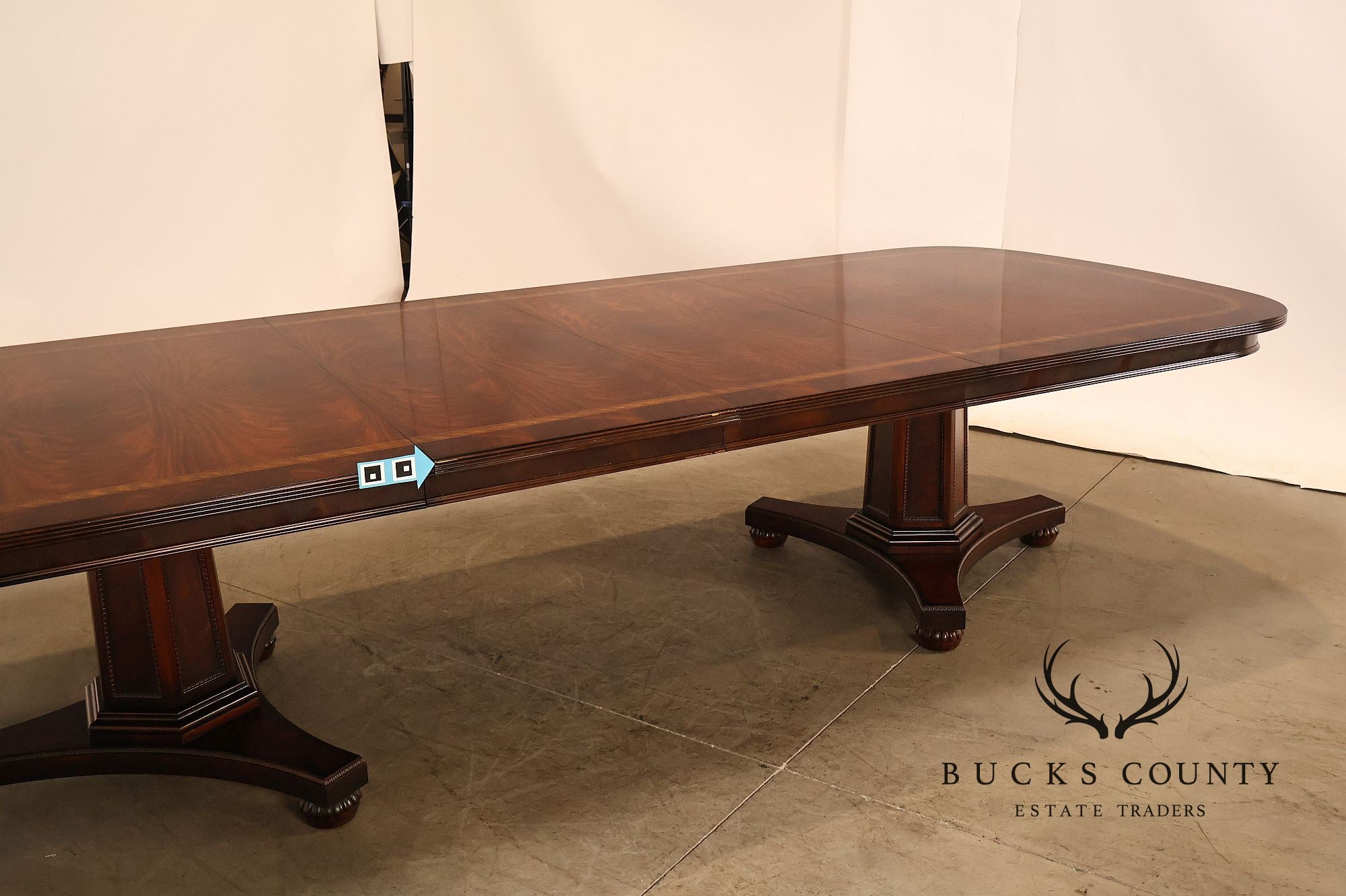 Henredon Historic Natchez Collection Mahogany Extendable Dining Table