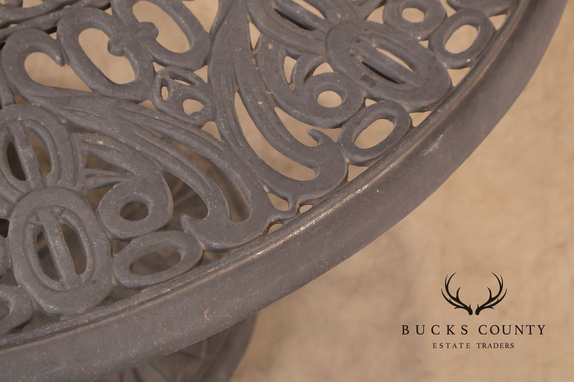 Hanamint Outdoor Round Cast Aluminum Dining Table and Chair Set