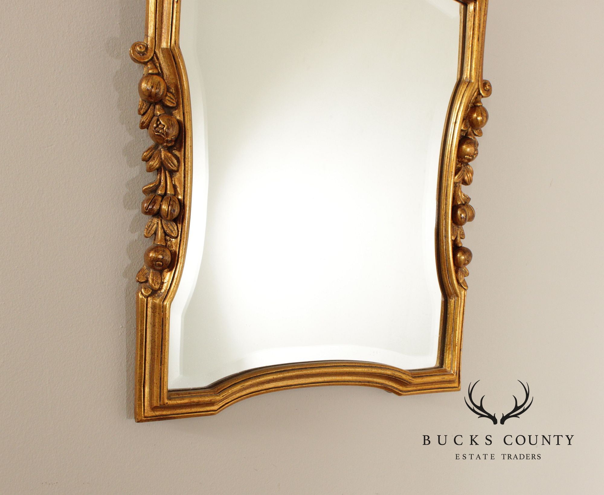 Entrée Italian Style Giltwood Accent Wall Mirror