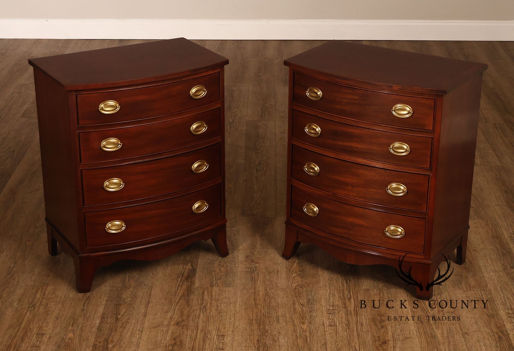 Thomasville Hepplewhite Style Pair Of Mahogany Bow Front Chest Nightstands